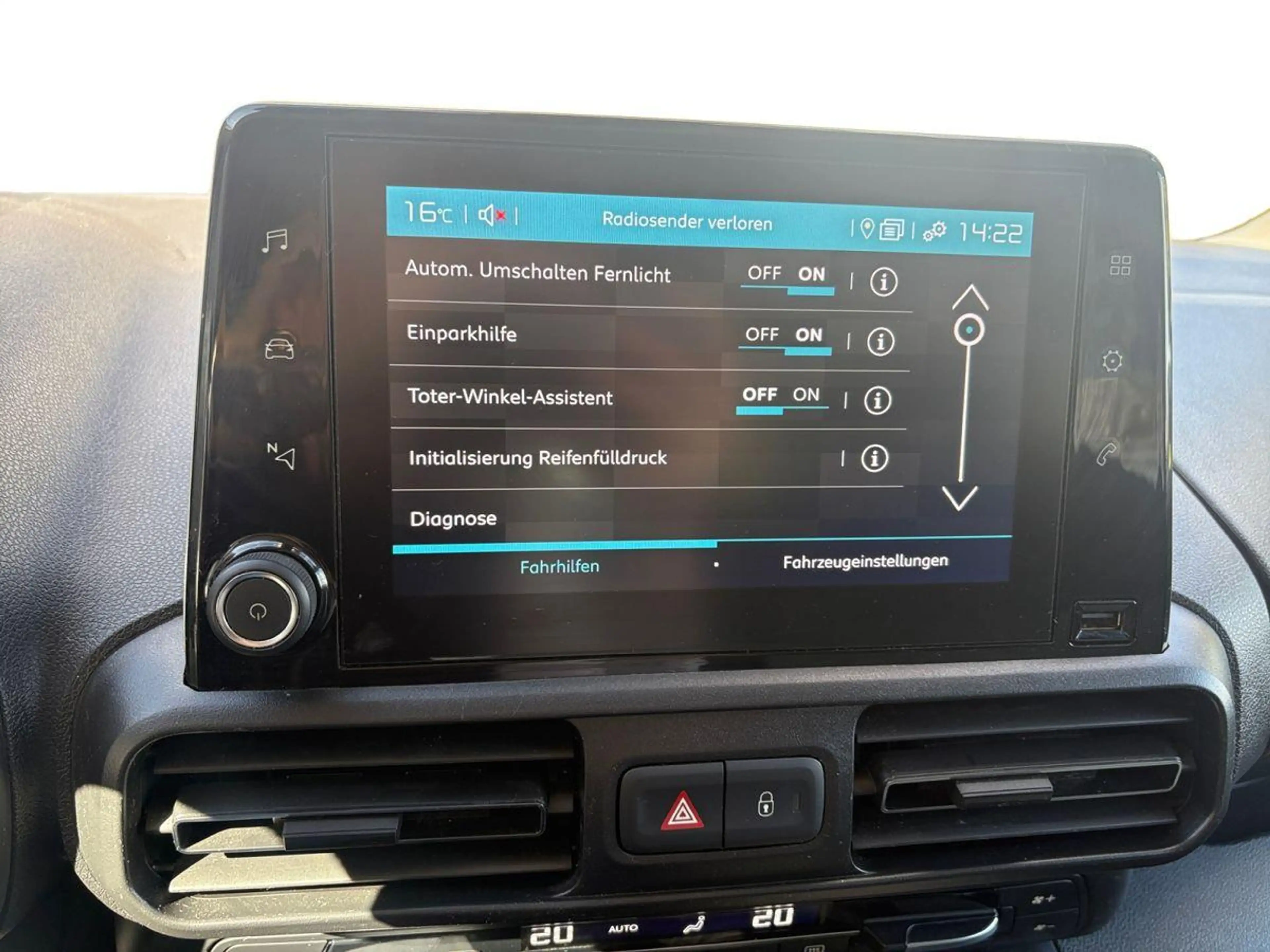 Citroen Berlingo Feel XL 1.5 Blue-HDI FAP Metallic — photo 11