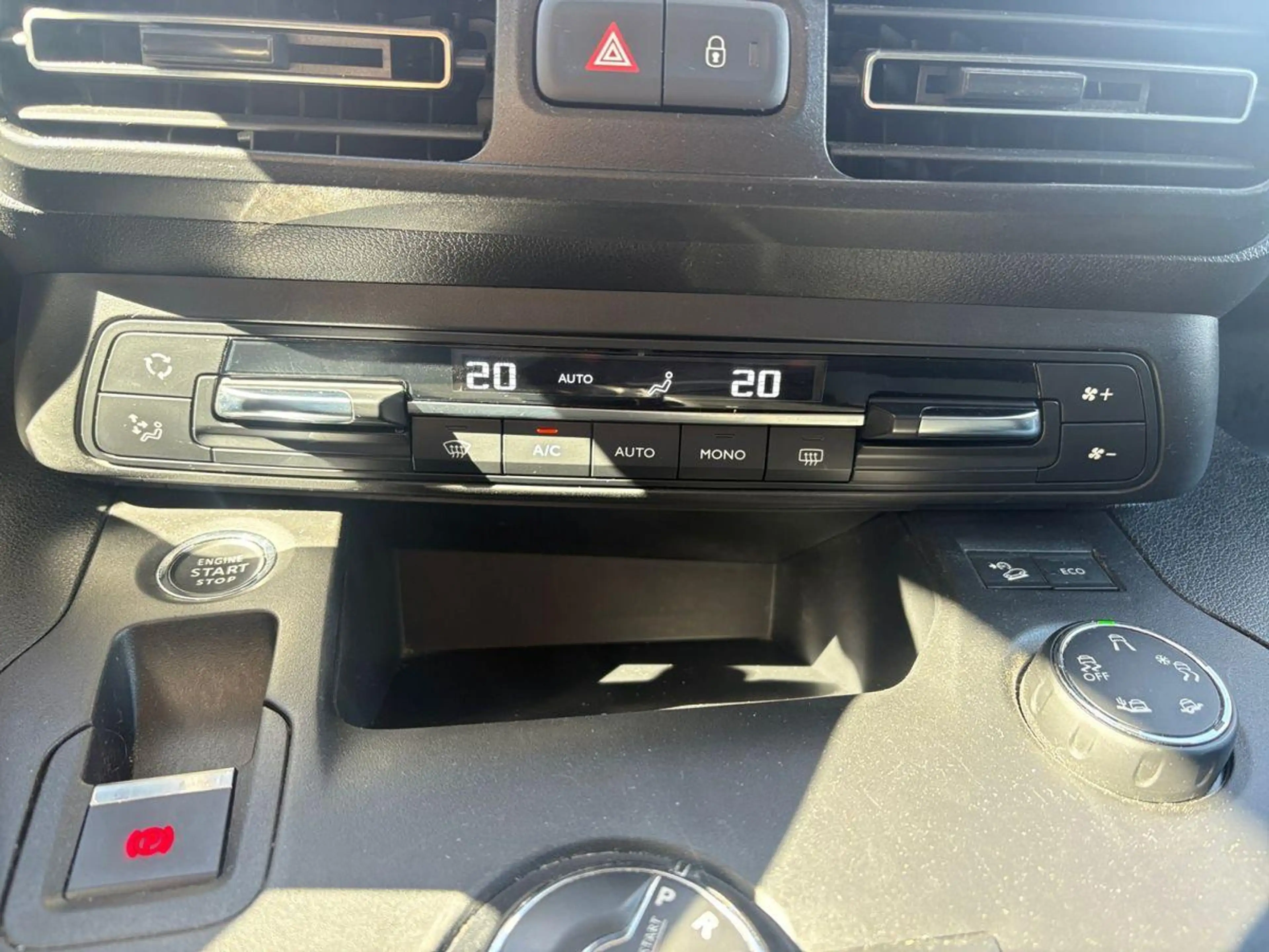 Citroen Berlingo Feel XL 1.5 Blue-HDI FAP Metallic — photo 14