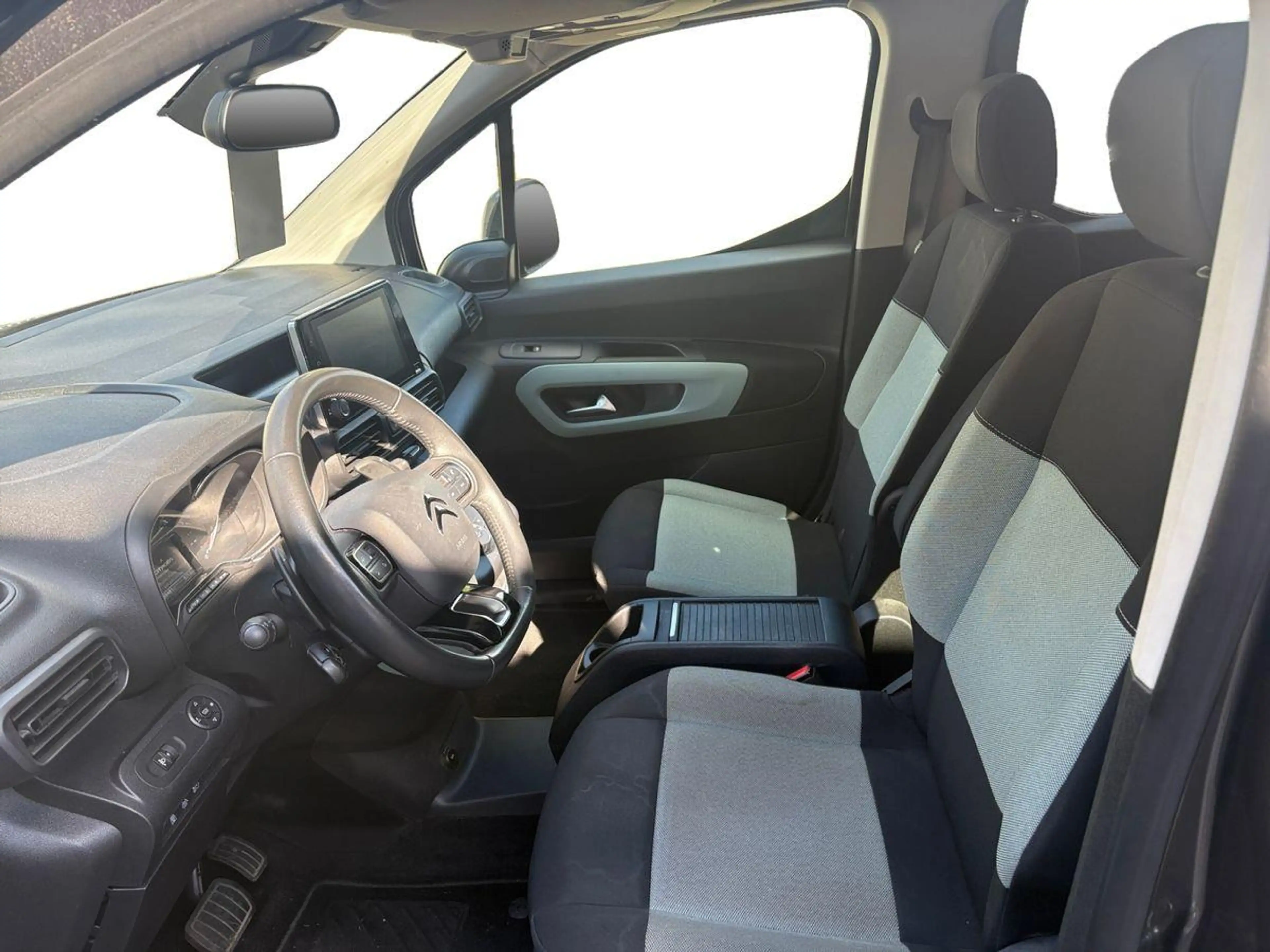 Citroen Berlingo Feel XL 1.5 Blue-HDI FAP Metallic — photo 6