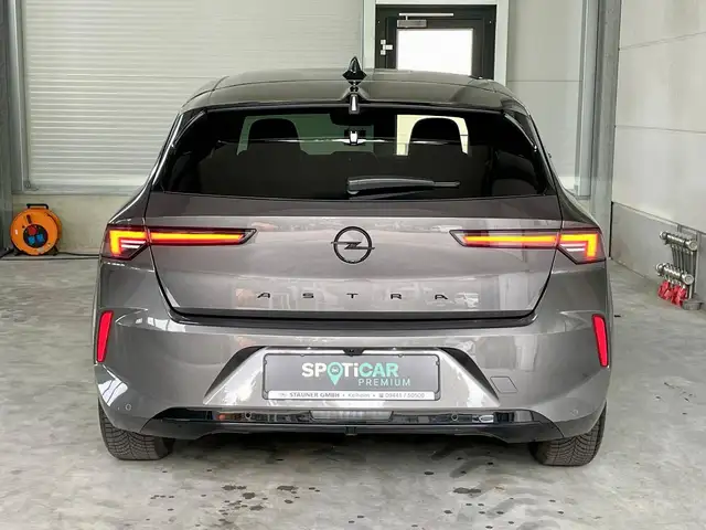Opel Astra view 6
