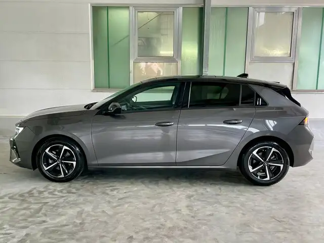 Opel Astra view 7
