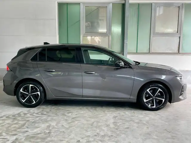 Opel Astra view 8
