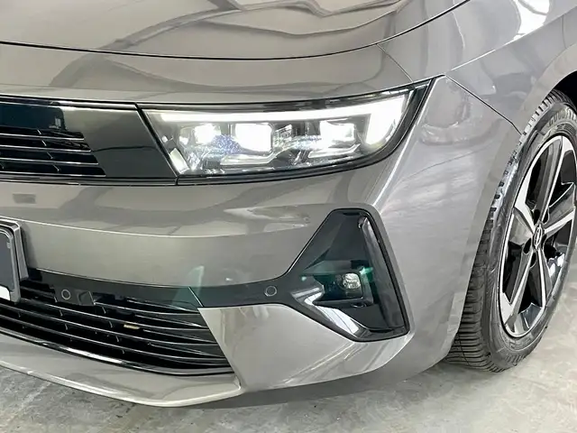 Opel Astra view 4