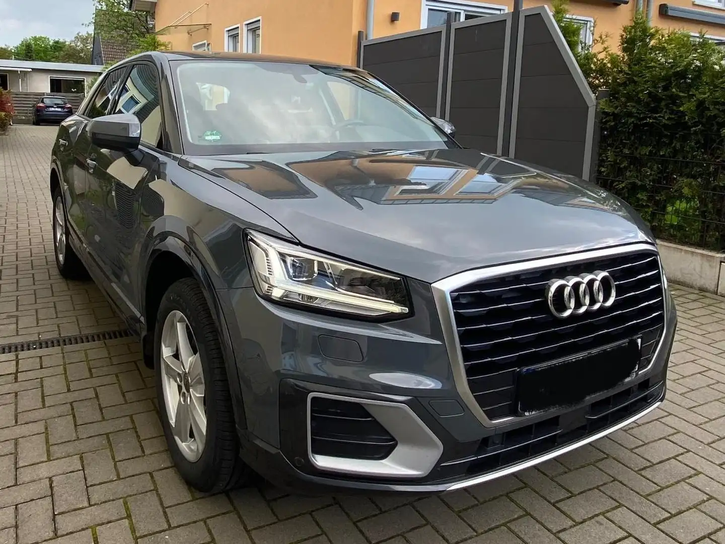 Audi Q2 Sport 1.4 TFSI LED Navi Virtual Kamera Grau - 1