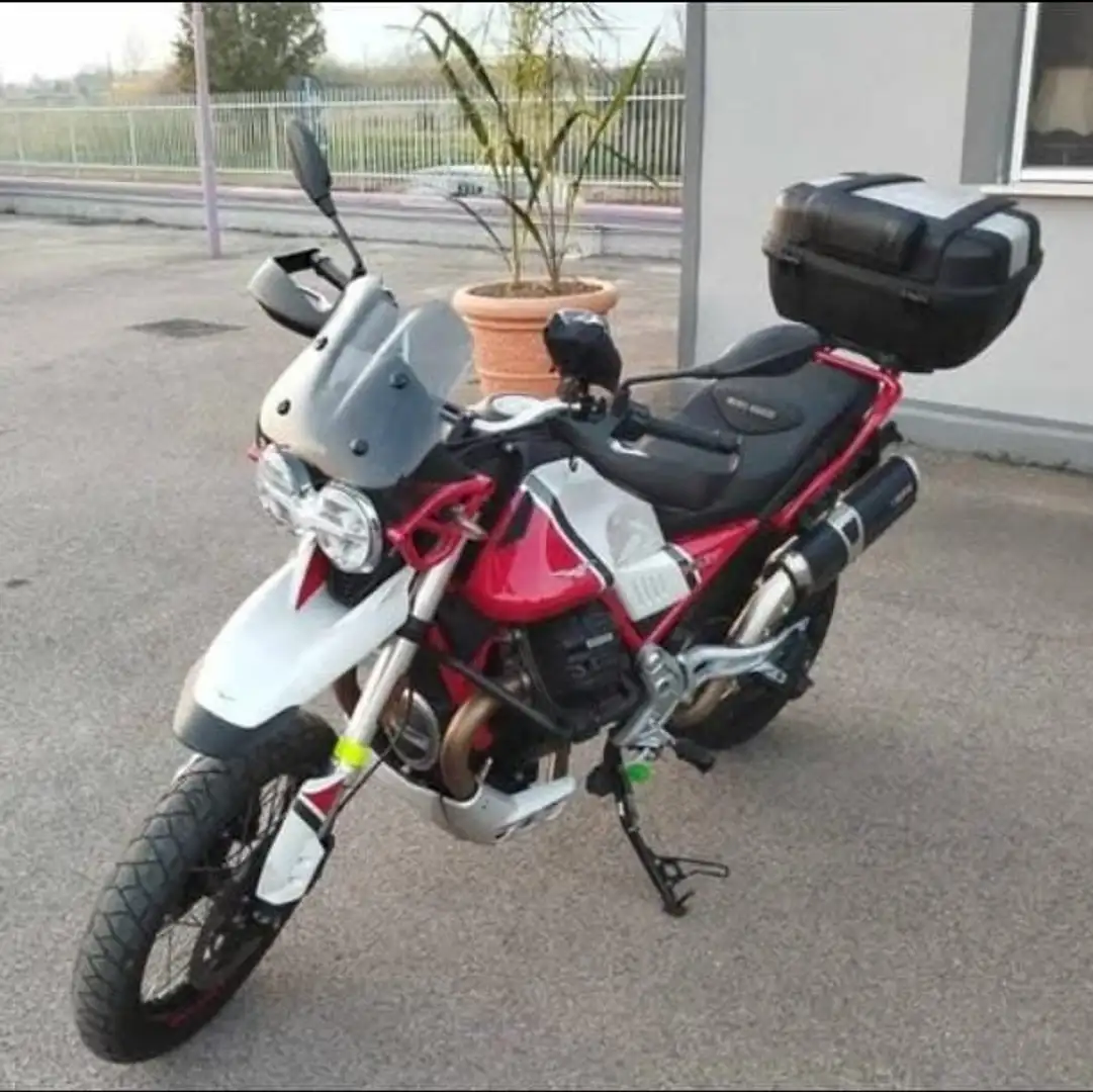 Moto Guzzi V 85 TT Roşu - 1