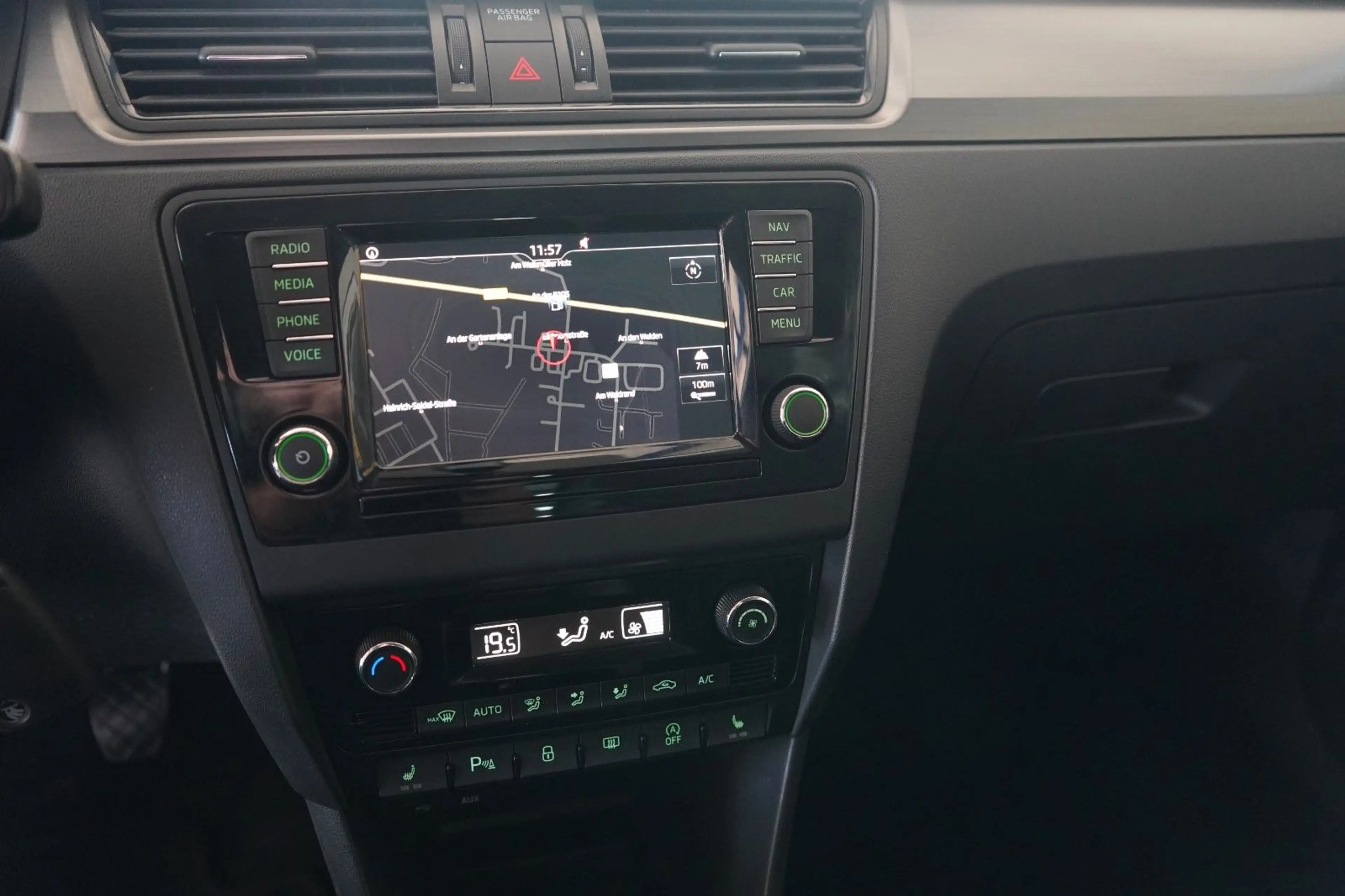 Skoda Rapid/Spaceback Spaceback Joy XENON / NAVI / KLIMA / PDC — photo 13