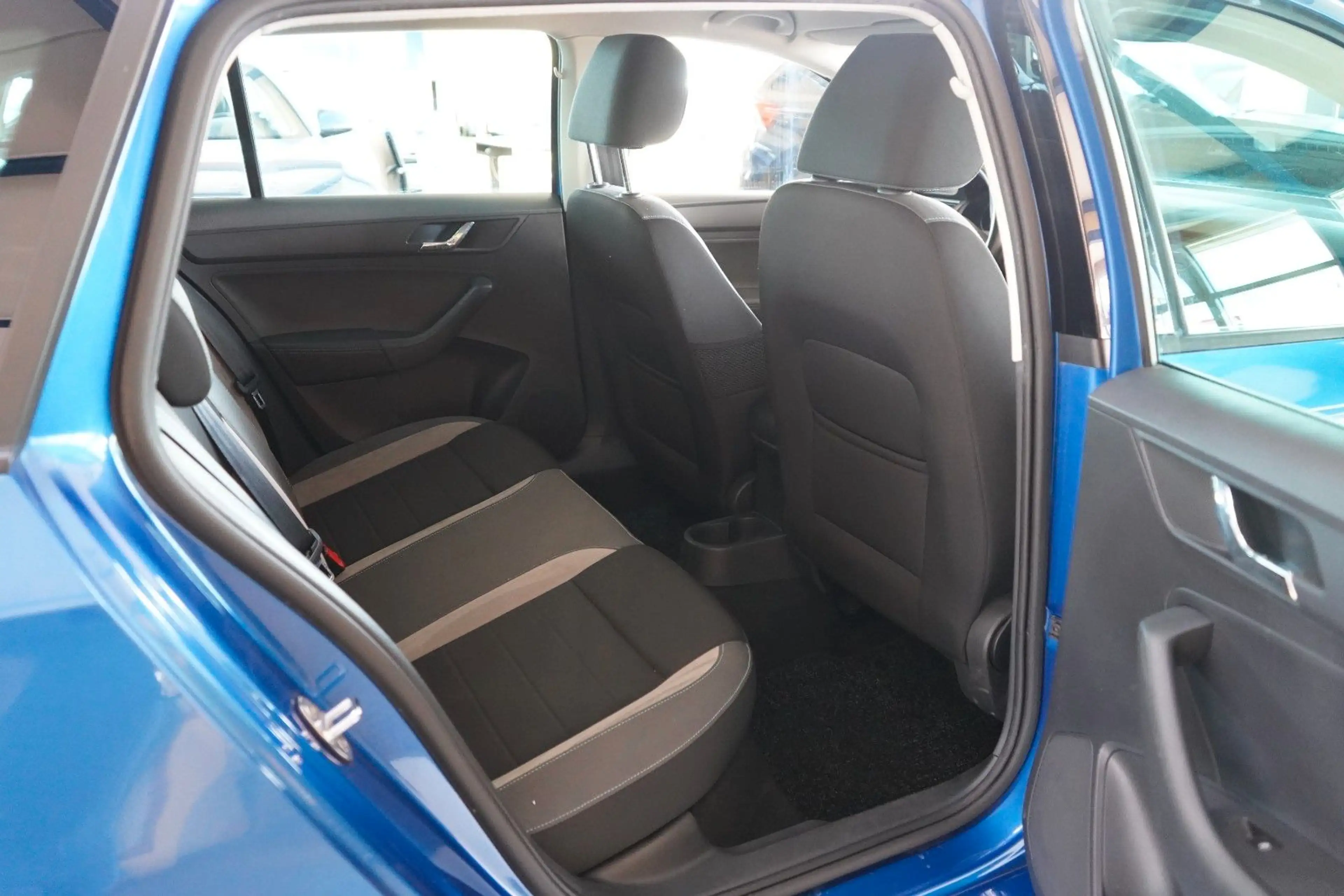Skoda Rapid/Spaceback Spaceback Joy XENON / NAVI / KLIMA / PDC — photo 7