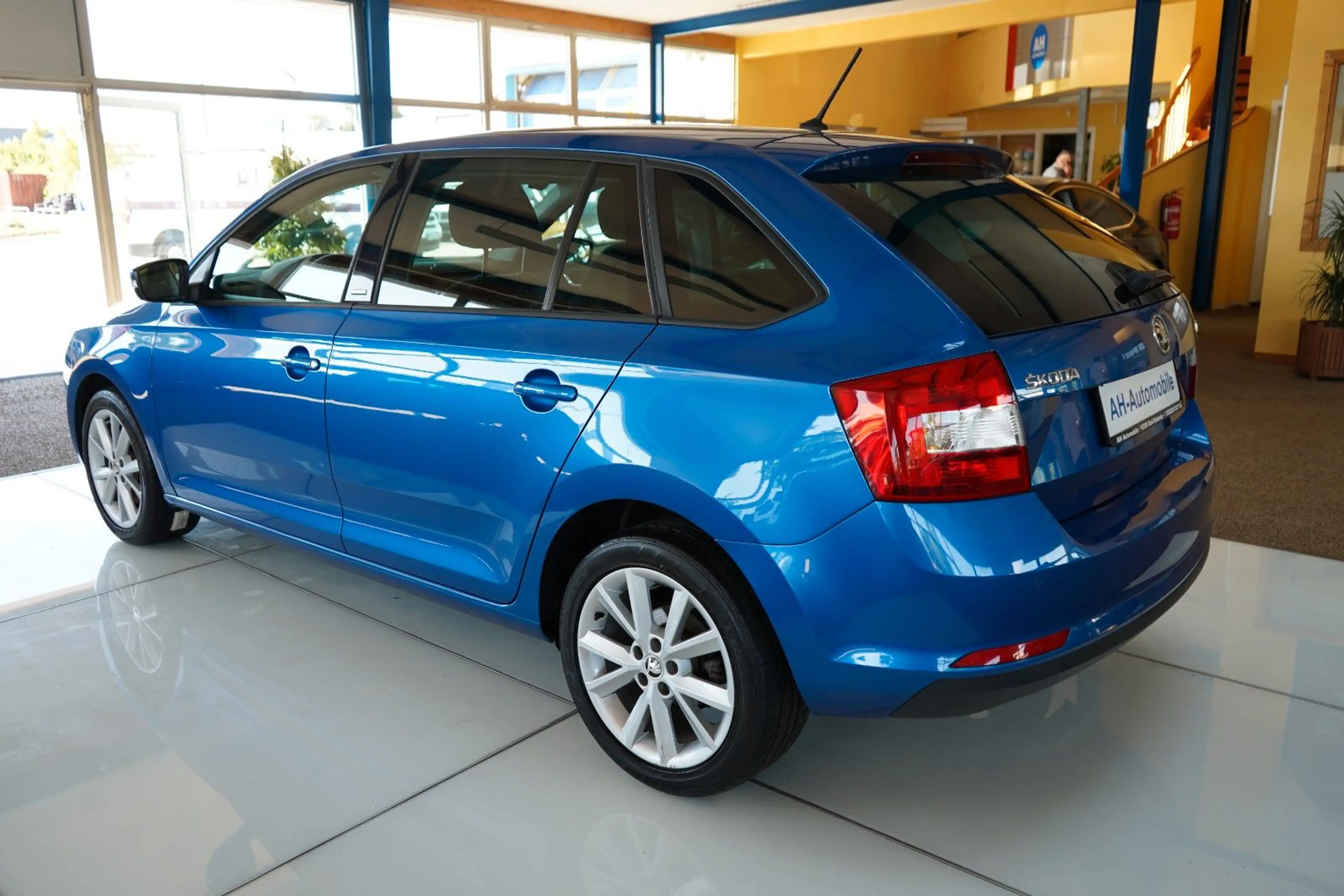 Skoda Rapid/Spaceback Spaceback Joy XENON / NAVI / KLIMA / PDC — photo 3