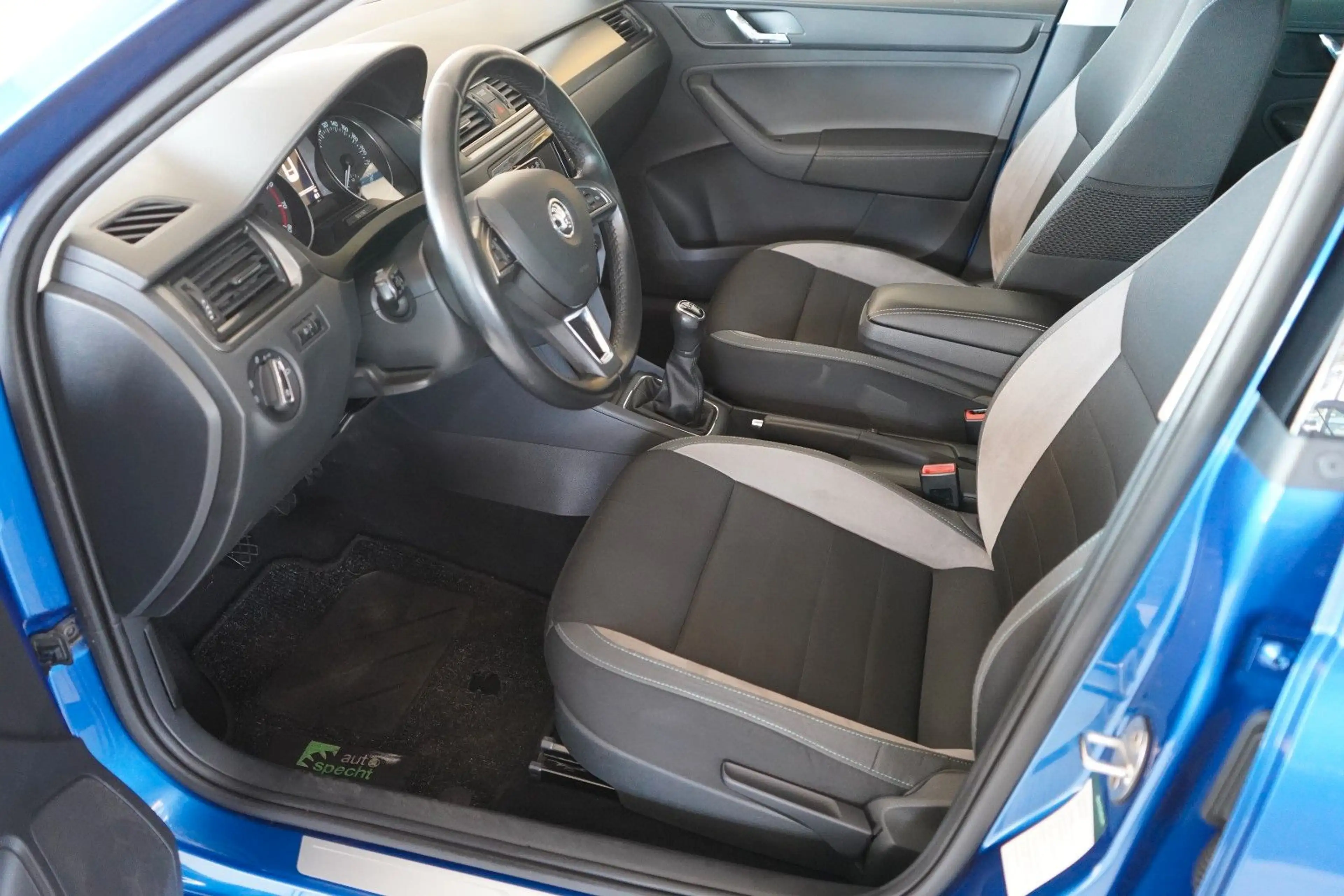 Skoda Rapid/Spaceback Spaceback Joy XENON / NAVI / KLIMA / PDC — photo 10