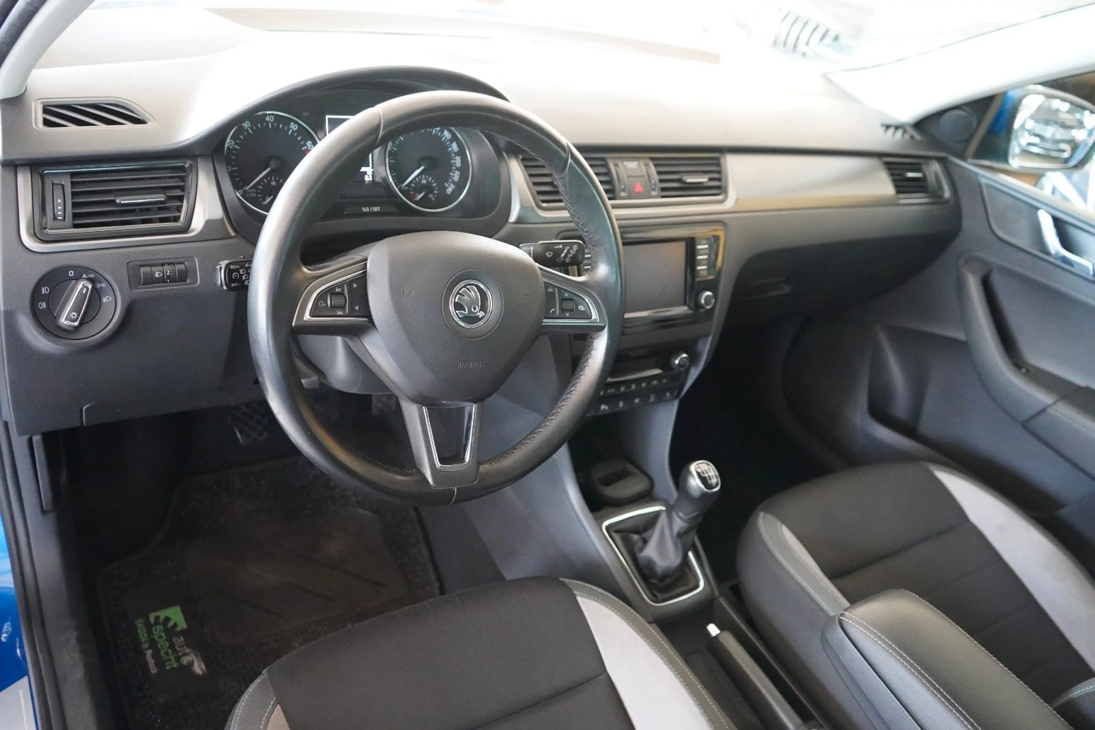 Skoda Rapid/Spaceback Spaceback Joy XENON / NAVI / KLIMA / PDC — photo 11