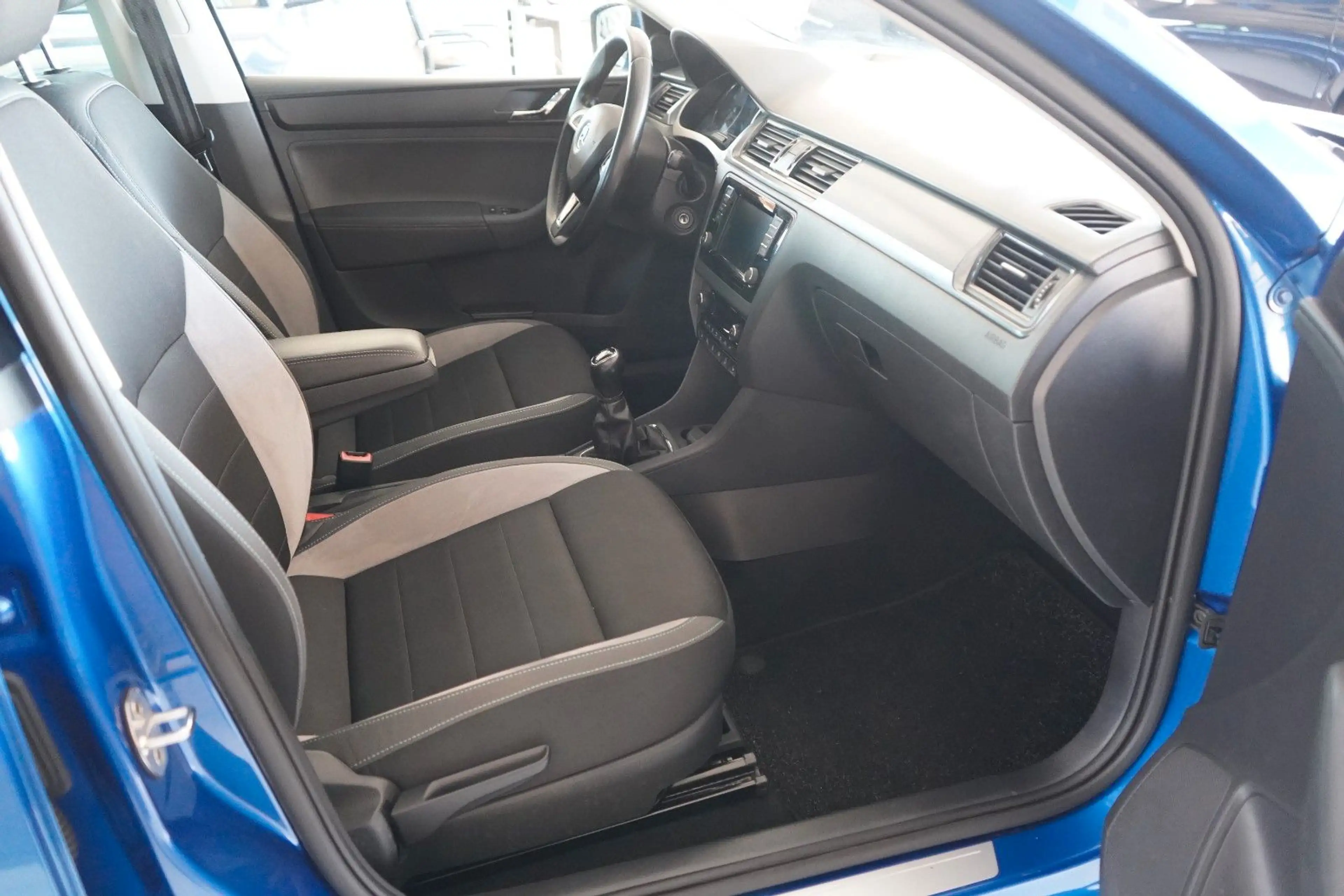 Skoda Rapid/Spaceback Spaceback Joy XENON / NAVI / KLIMA / PDC — photo 8