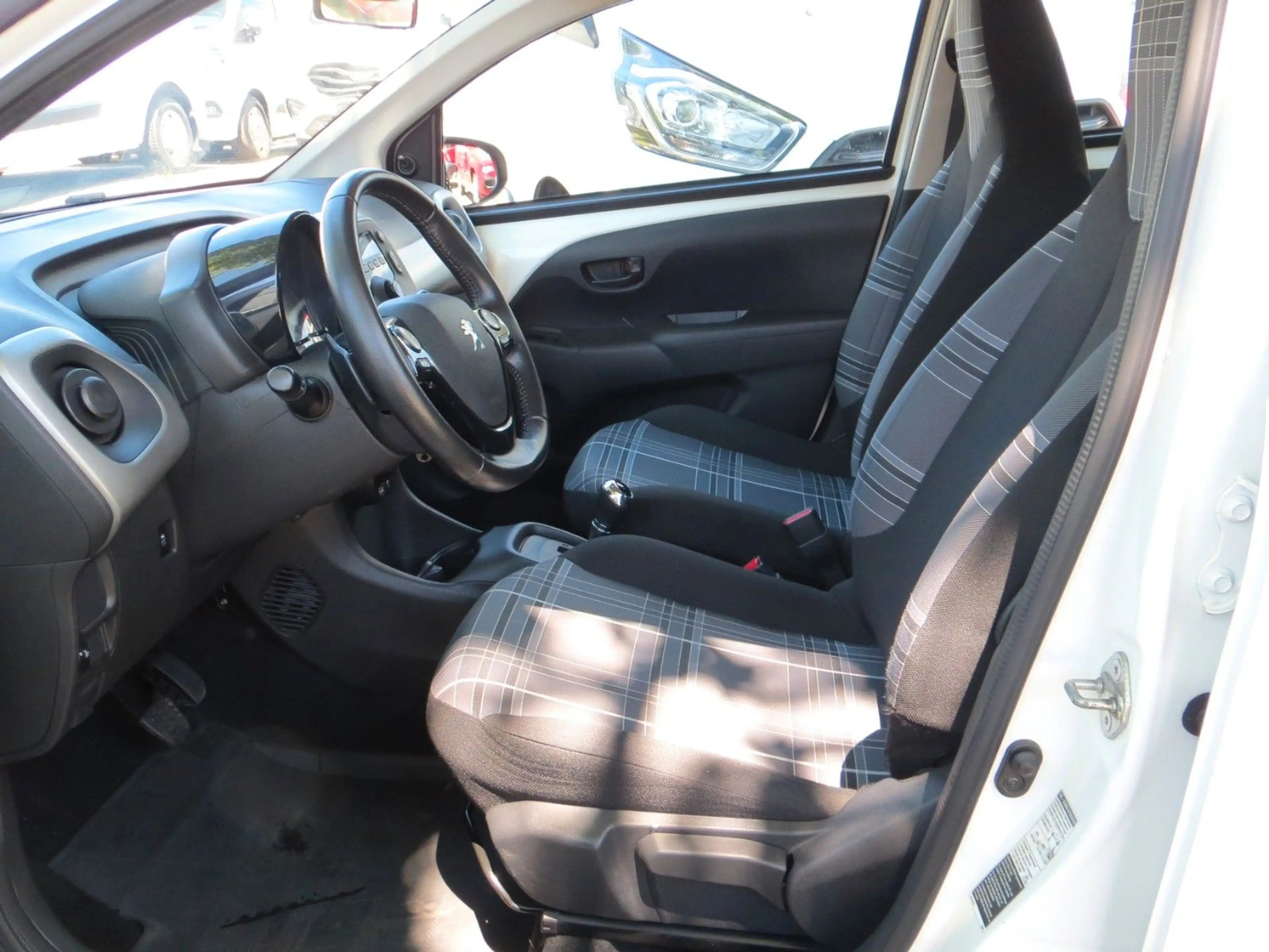 Peugeot 108 Active Automatik*Klima*Bluetooth* — photo 7