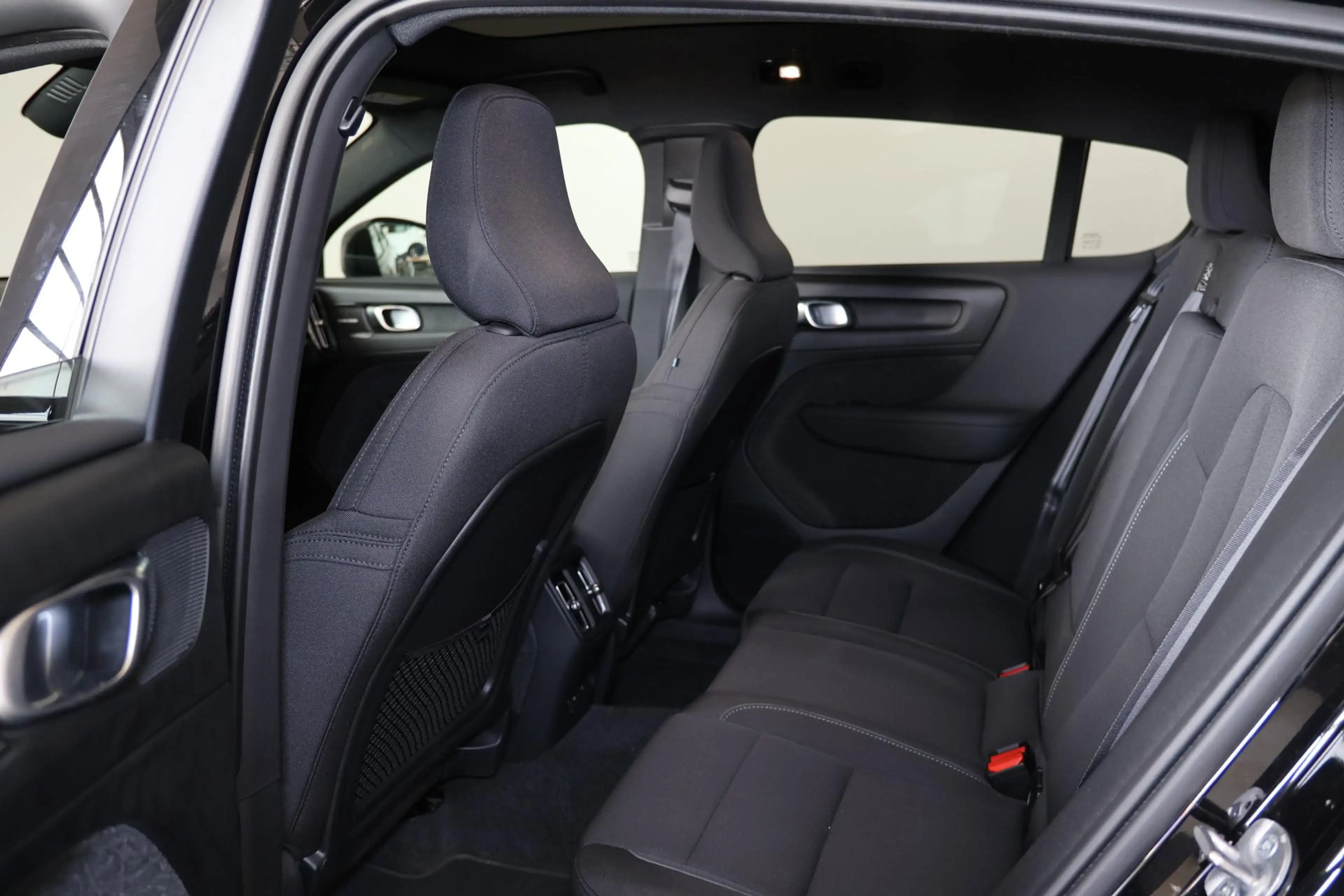 Volvo EC40 Performance Ultra Black Edition 82 kWh - IntelliSa — photo 15