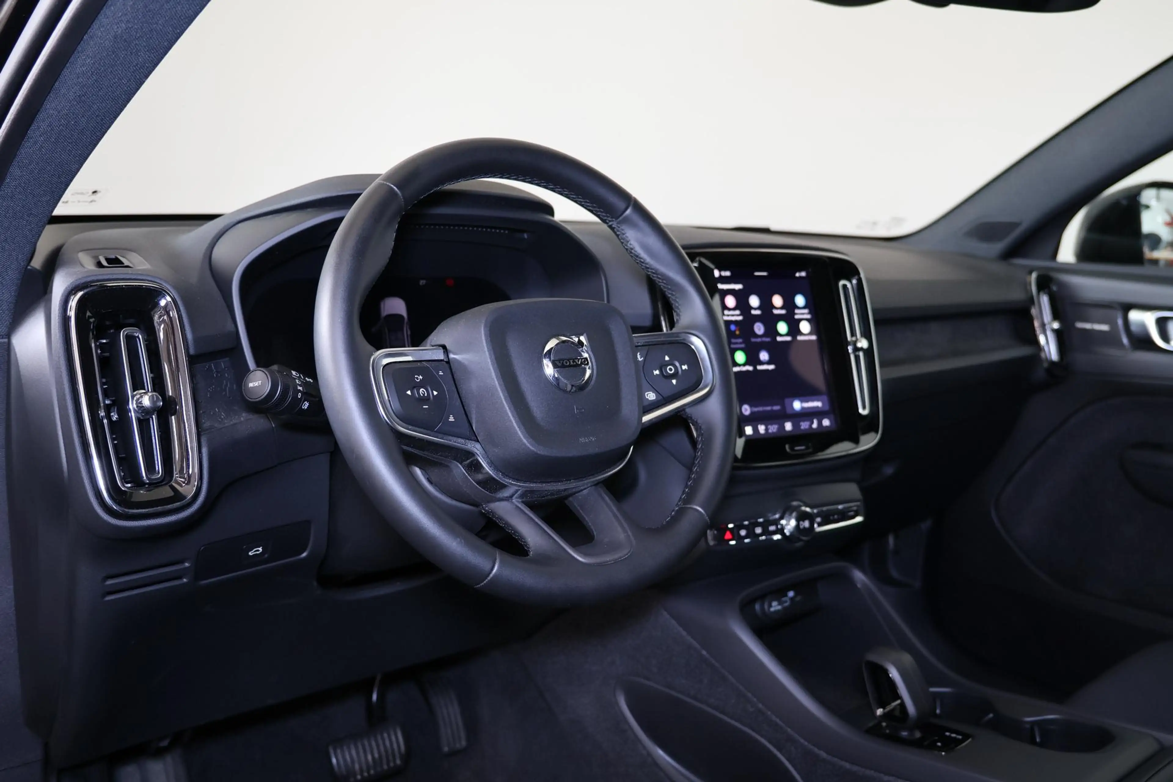 Volvo EC40 Performance Ultra Black Edition 82 kWh - IntelliSa — photo 13