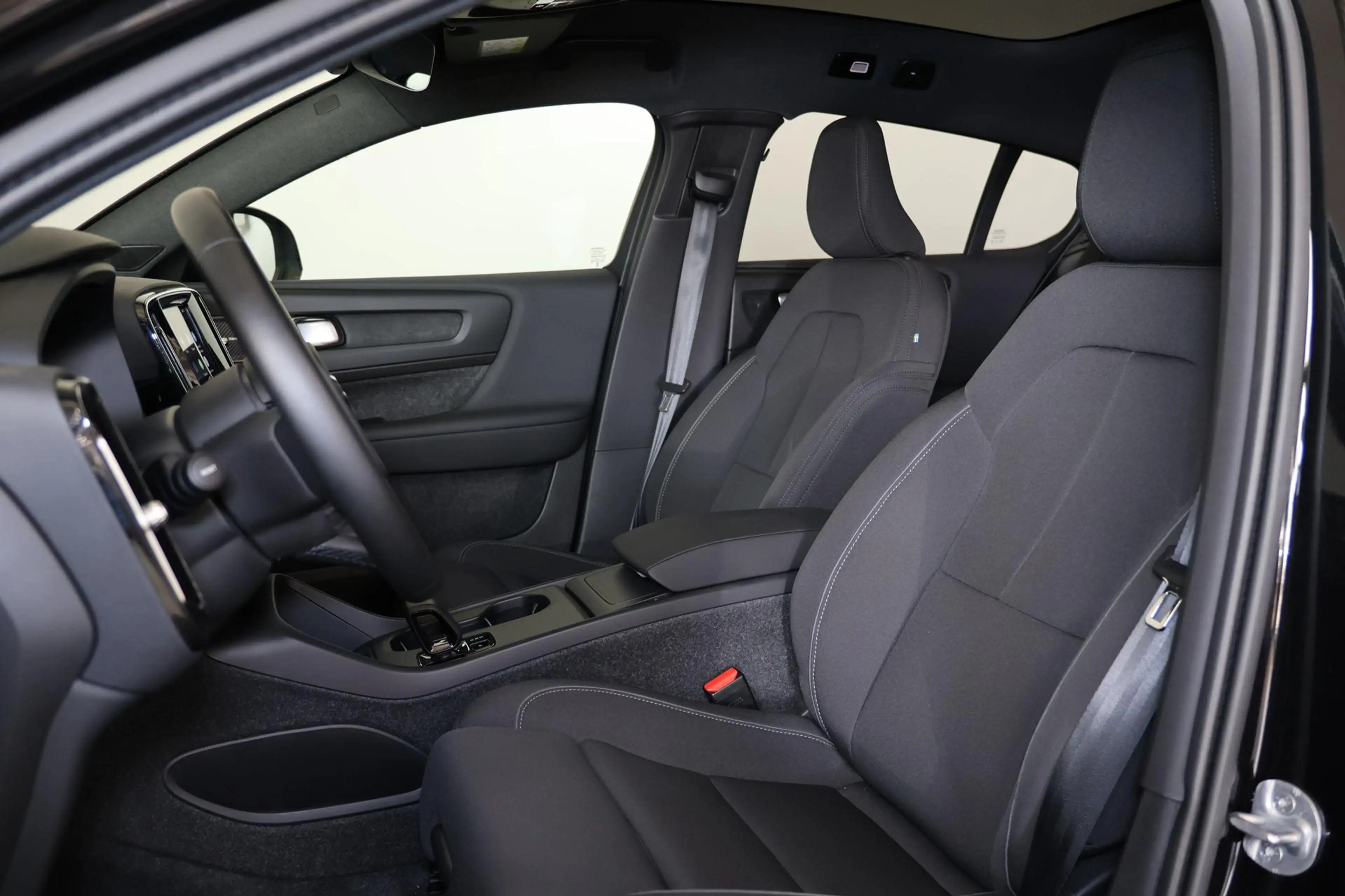 Volvo EC40 Performance Ultra Black Edition 82 kWh - IntelliSa — photo 14