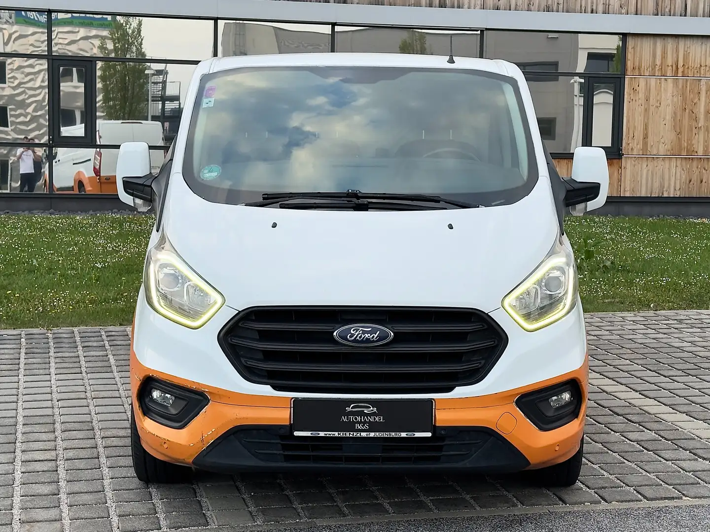 Ford Transit Custom Transit Custom 2,0 TDCI L1H1 320 Trend Weiß - 2
