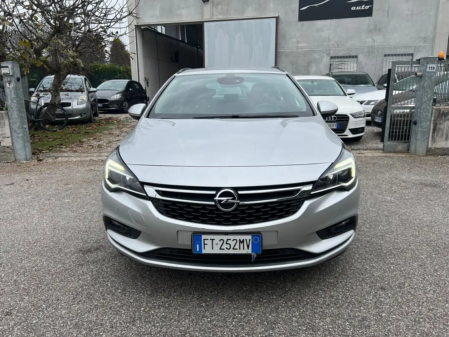 Opel Astra 1.6 CDTi 136CV aut. Sports Tourer Innovation Zilver - 2