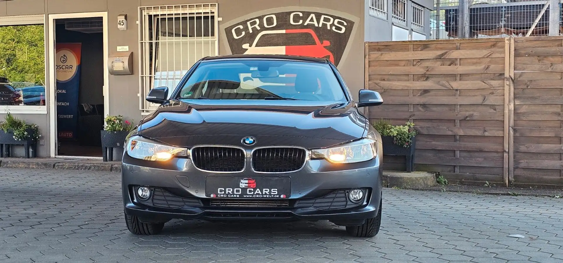 BMW 320 Lim. 320 d*TÜV NEU*1 Besitzer* Gri - 2