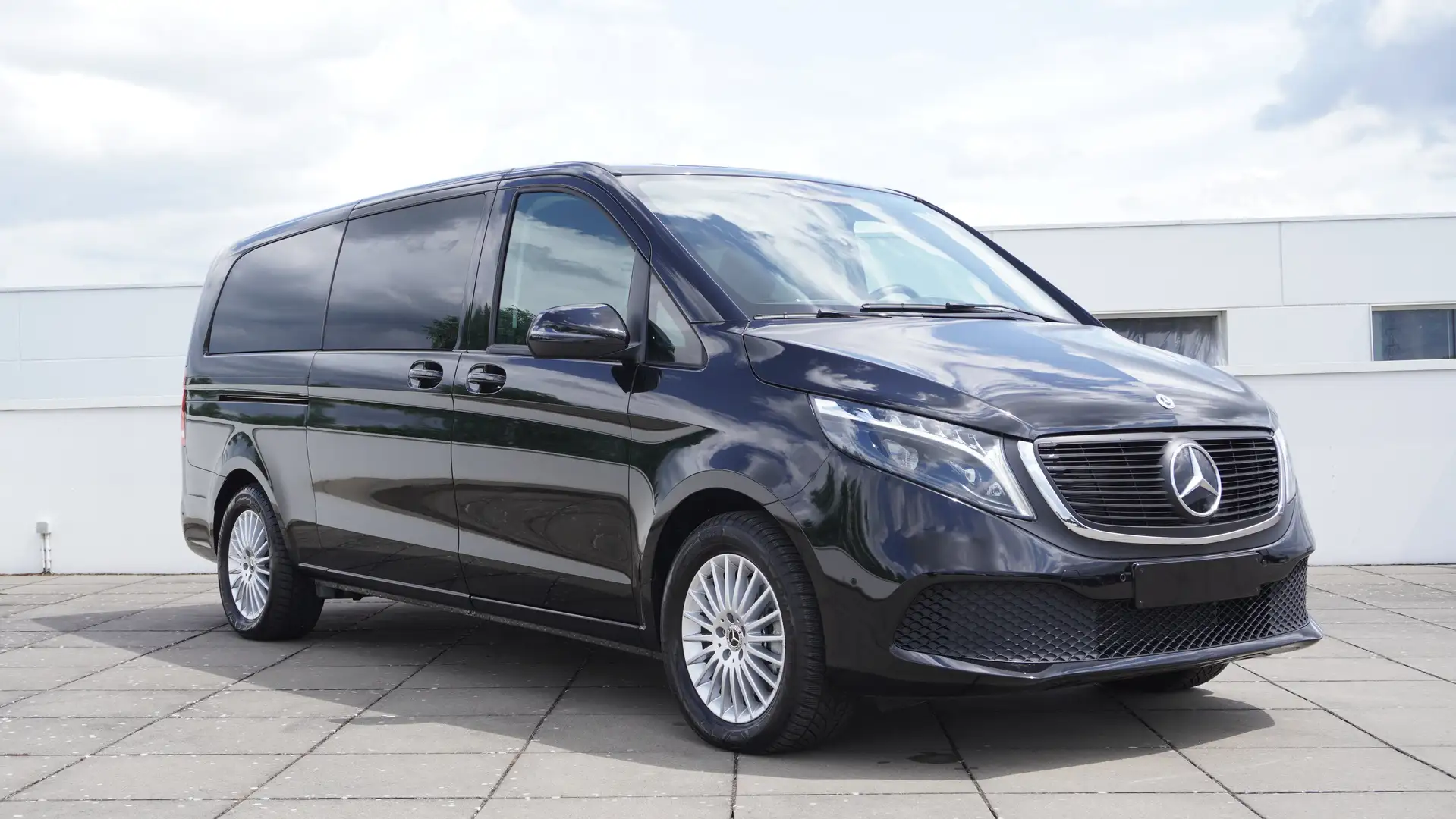 Mercedes-Benz EQV 300 PARKEERPAK/SPIEGELPAK/EASY PACK/LUXE COMBI/17 inch Zwart - 1