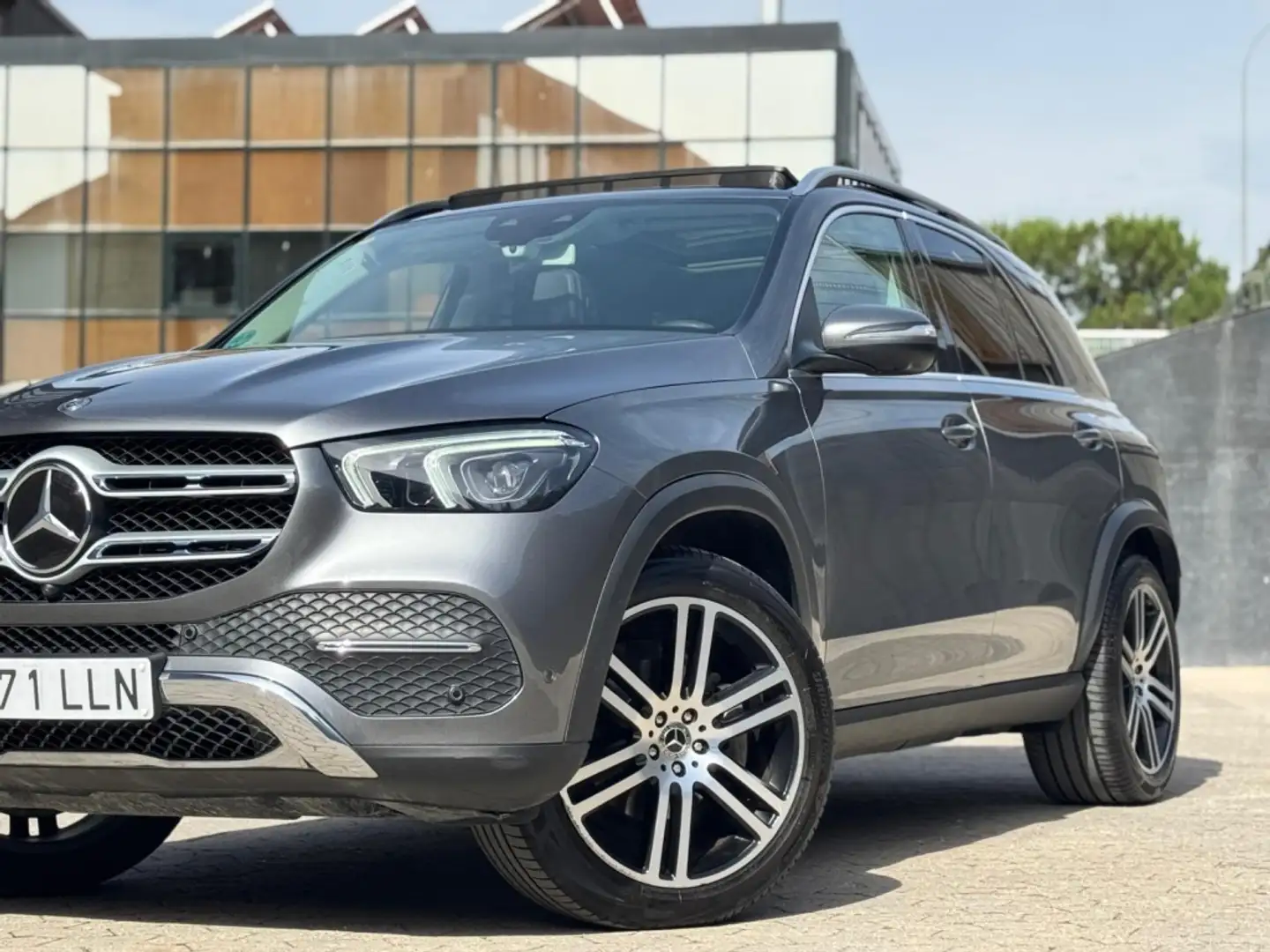Mercedes-Benz GLE 300 300d 4Matic Aut. Grijs - 2