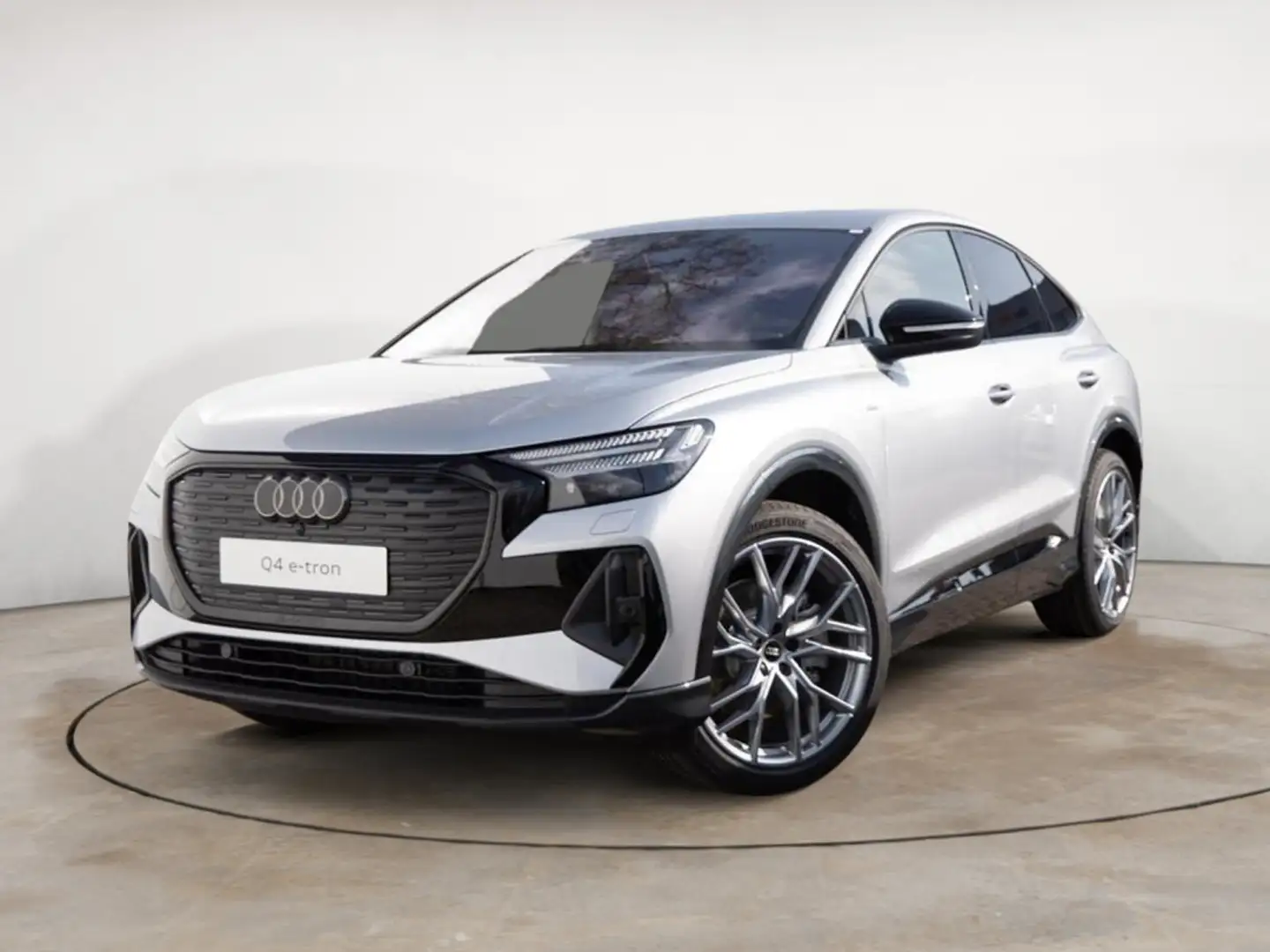 Audi Q4 e-tron Sportback 55 quattro Silber - 1