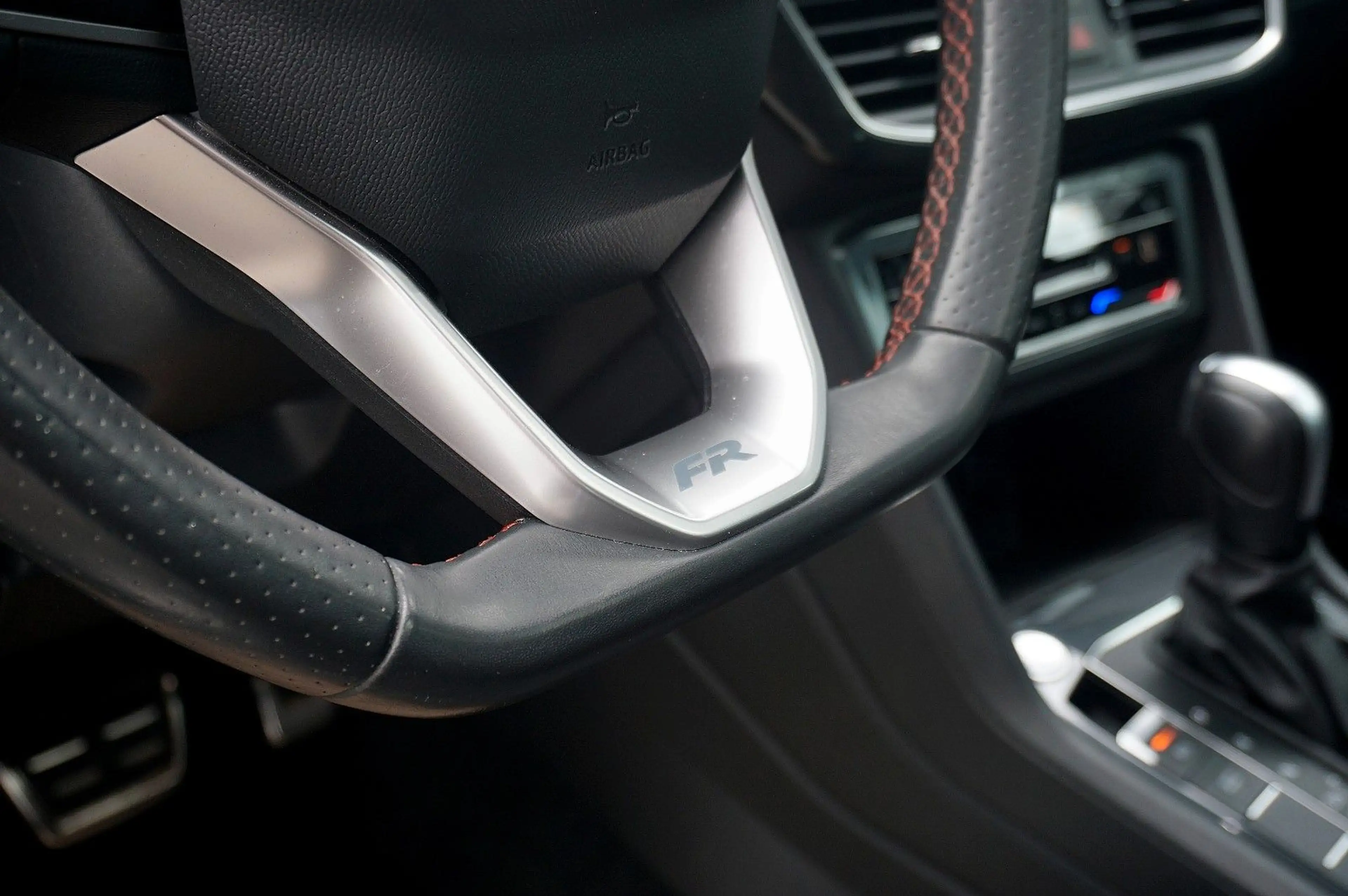 SEAT Tarraco 2.0 TDI FR 4x4 *UNFALLFREI *PANO *AHK — photo 27