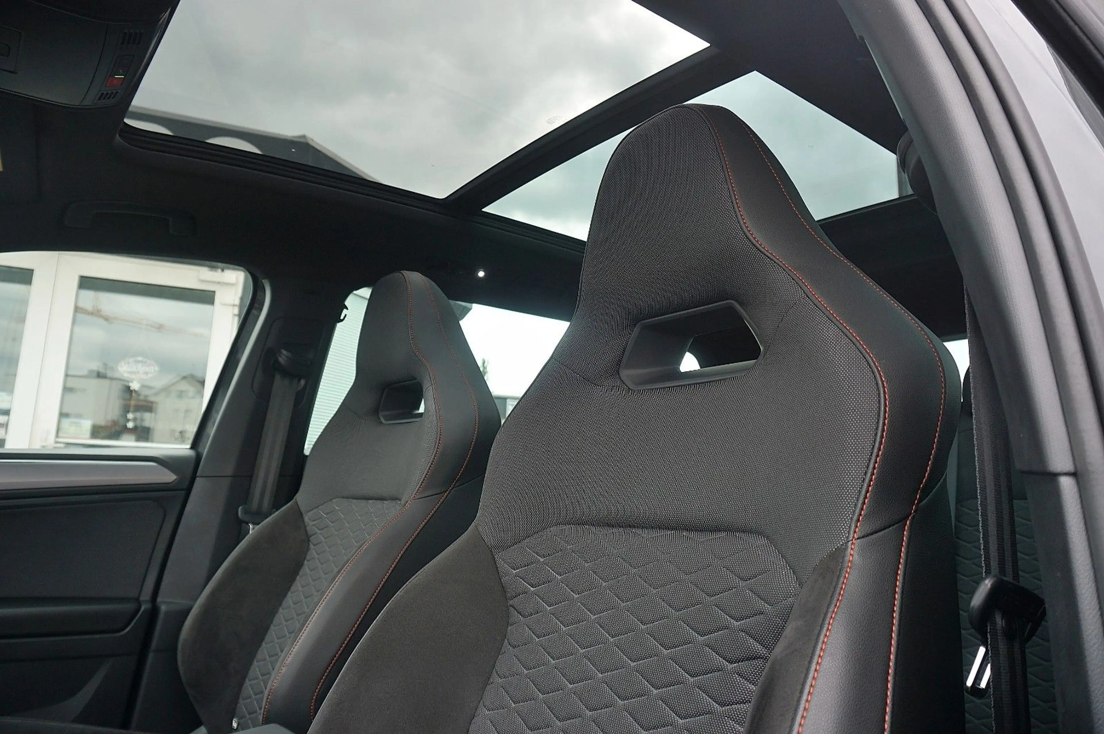 SEAT Tarraco 2.0 TDI FR 4x4 *UNFALLFREI *PANO *AHK — photo 16