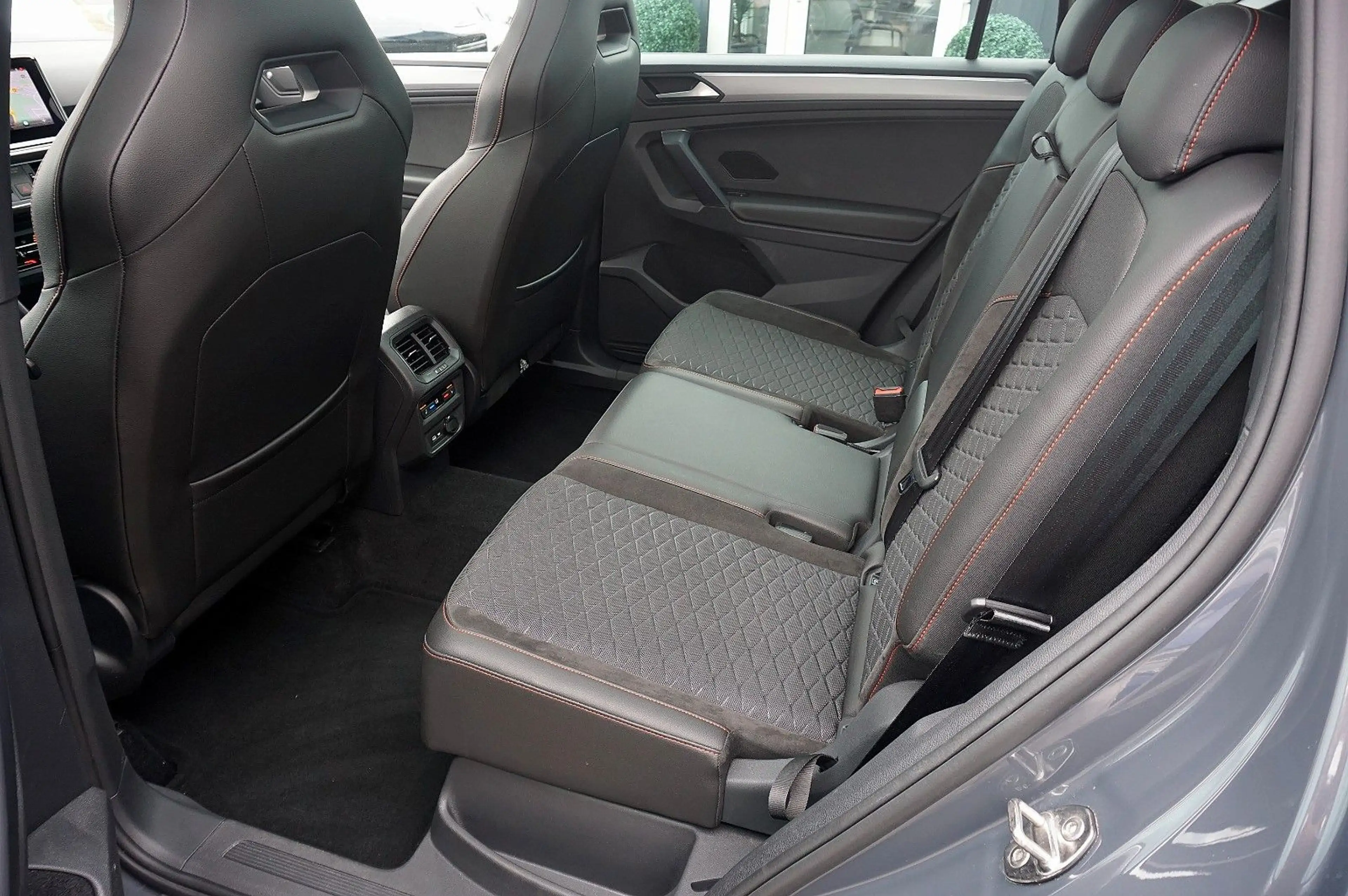 SEAT Tarraco 2.0 TDI FR 4x4 *UNFALLFREI *PANO *AHK — photo 28