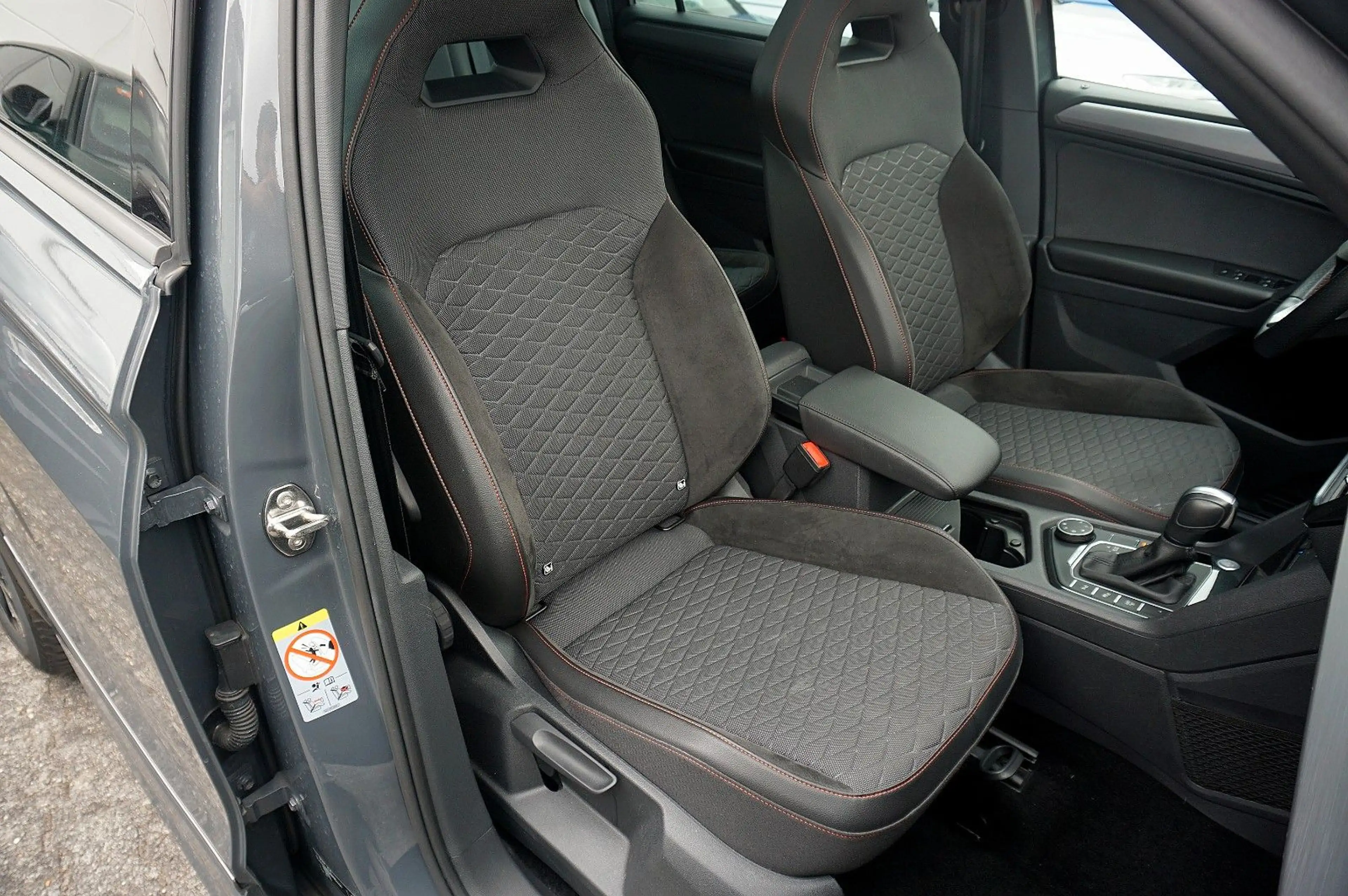 SEAT Tarraco 2.0 TDI FR 4x4 *UNFALLFREI *PANO *AHK — photo 25