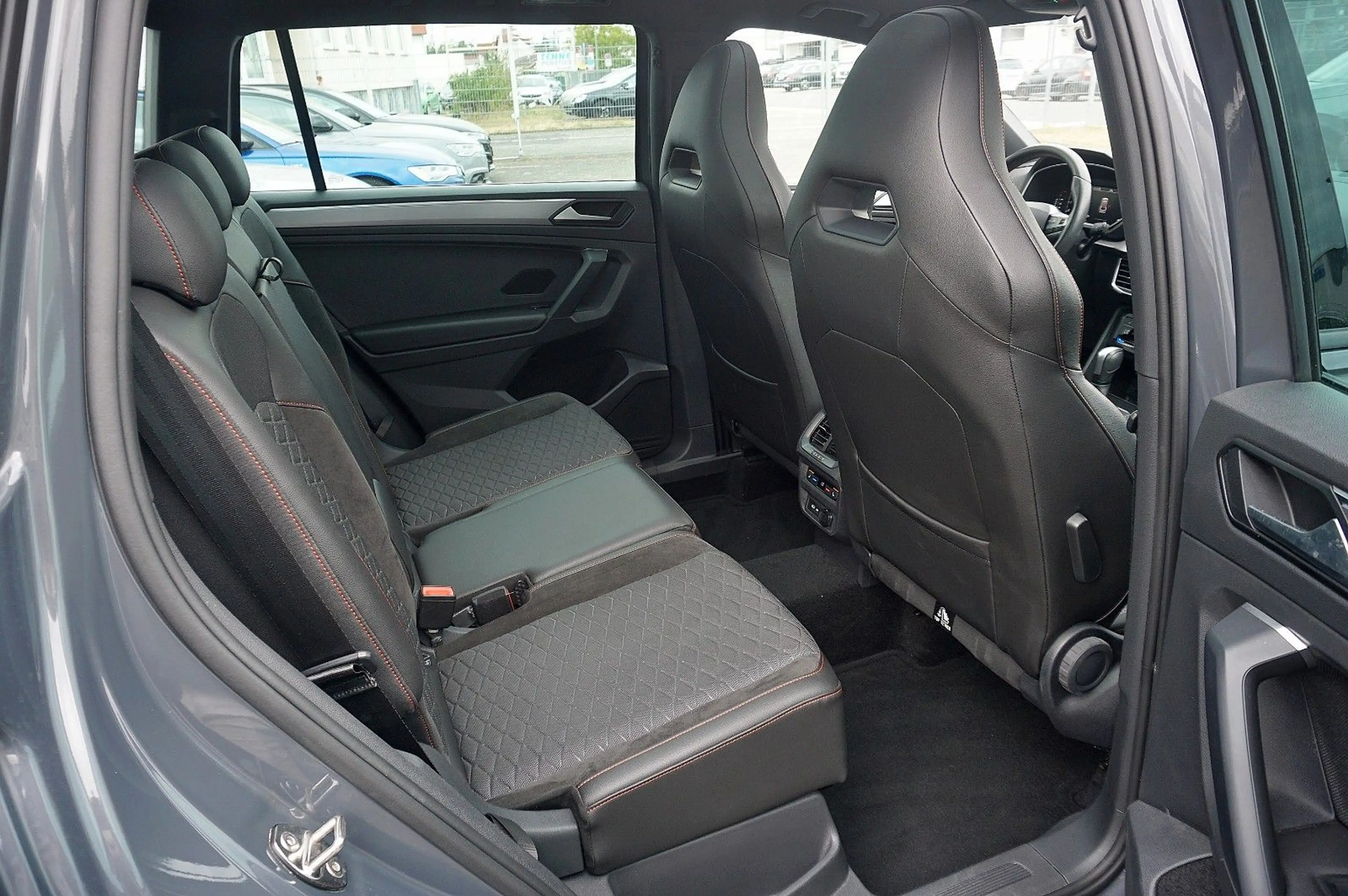 SEAT Tarraco 2.0 TDI FR 4x4 *UNFALLFREI *PANO *AHK — photo 29