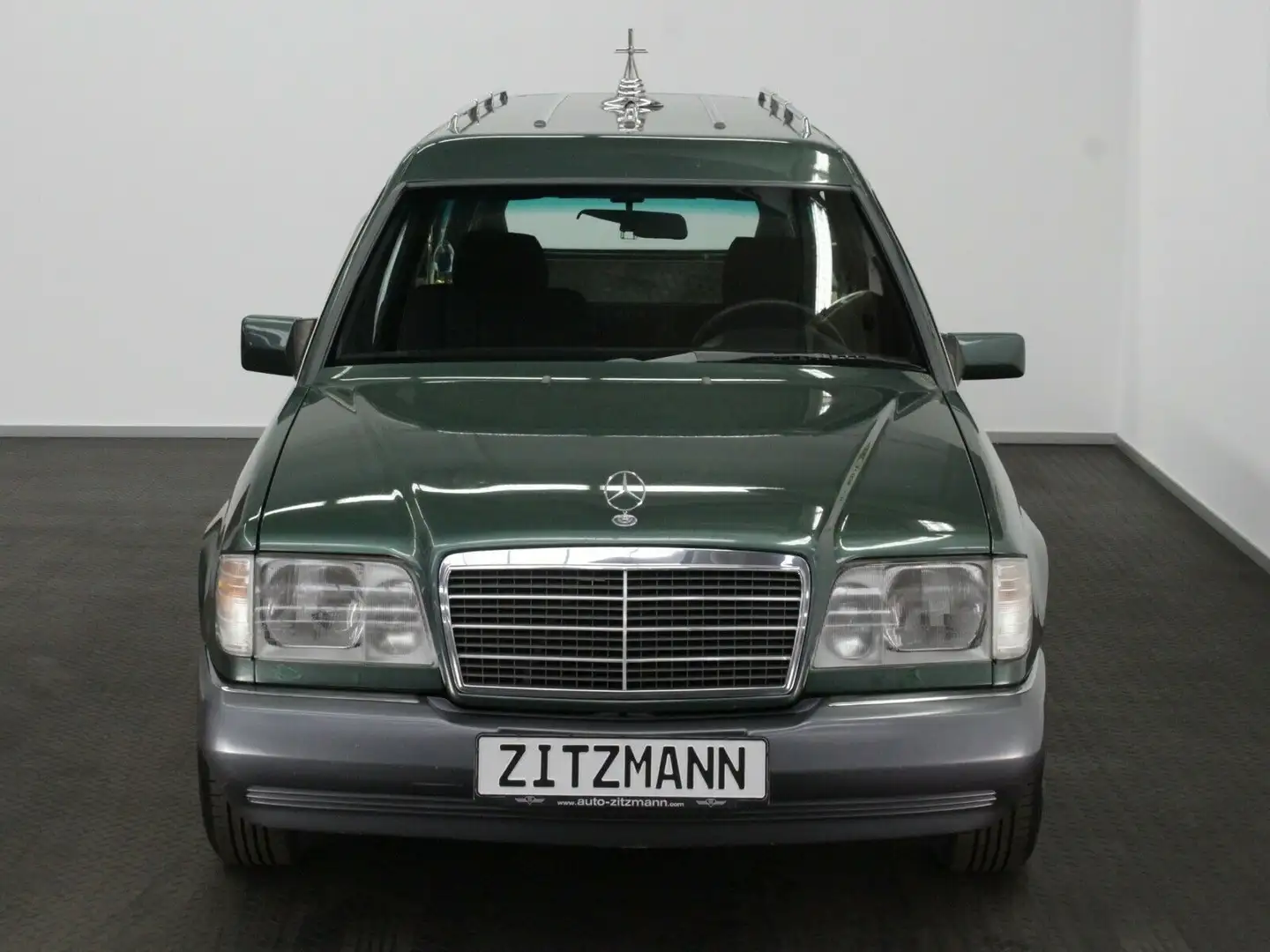Mercedes-Benz 250 D | PILATO | Bestattungsfahrzeug W124 Grün - 2