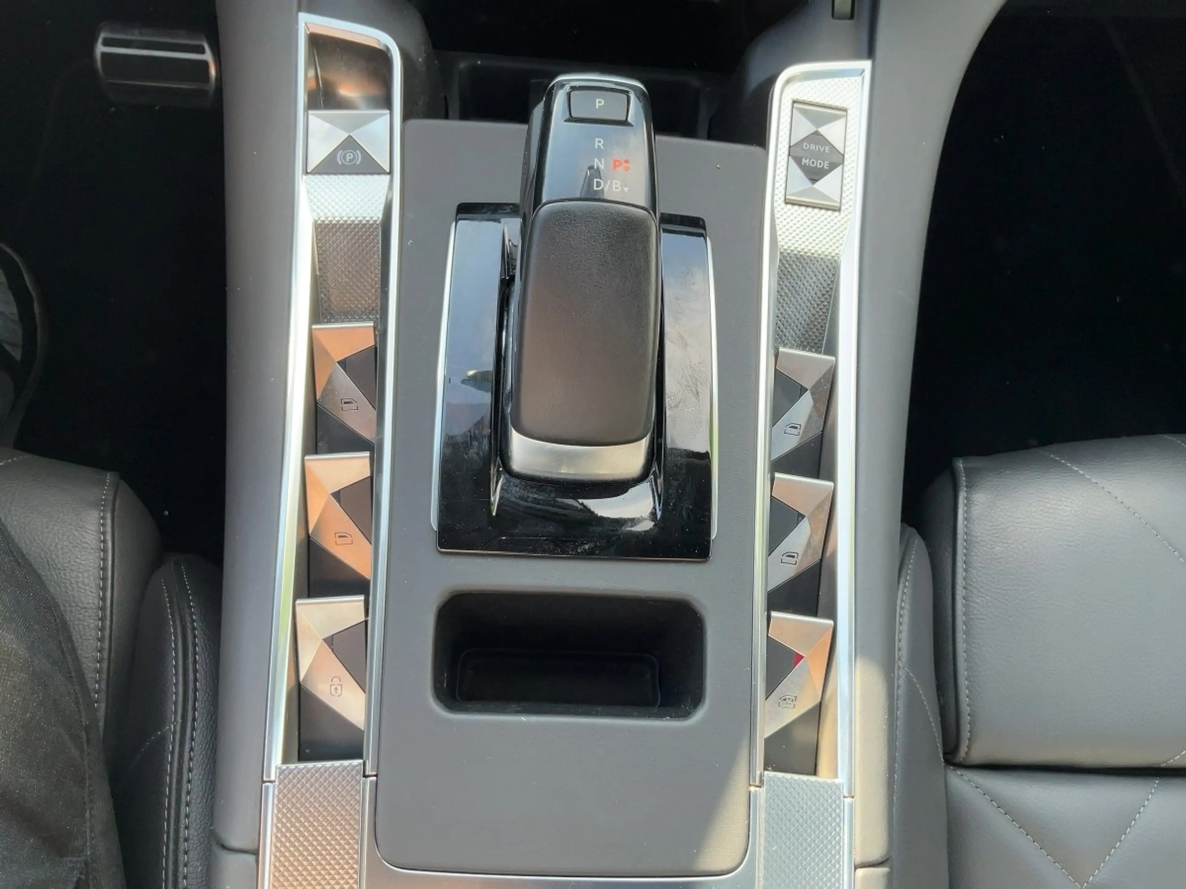 DS Automobiles DS 7 225 S&S 4x2 E-Tense W Rivoli AHK+Kam.+Leder — photo 19