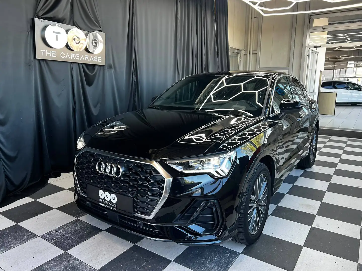Audi Q3 35 TDI basis Schwarz - 1