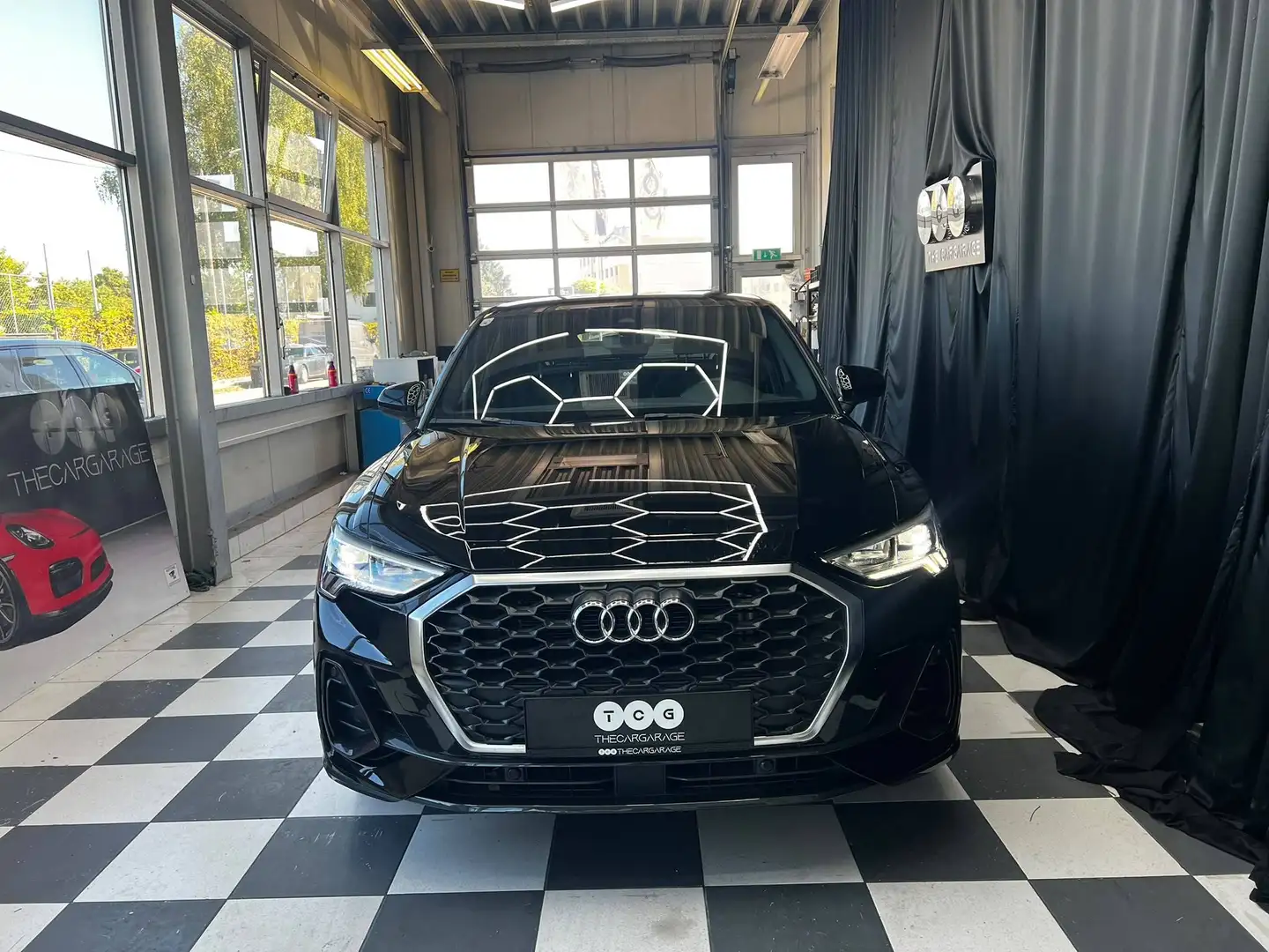 Audi Q3 35 TDI basis Schwarz - 2