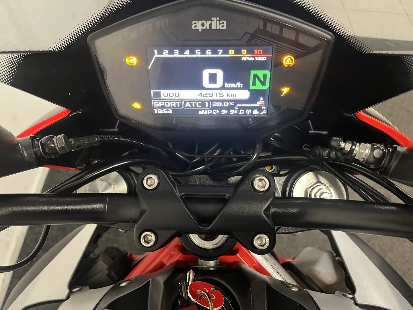 Aprilia Shiver 900 Zilver - 2