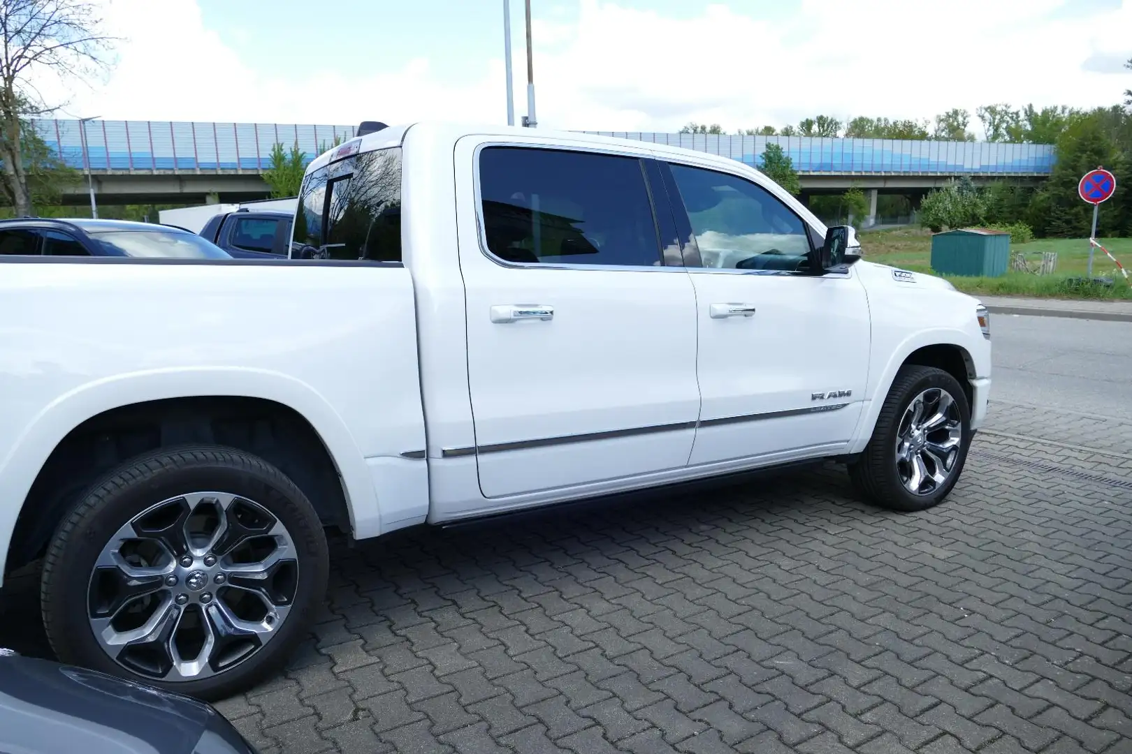 Dodge RAM 1500  Limited*Mini-Sattel*LUFT*PANO*360* Weiß - 2