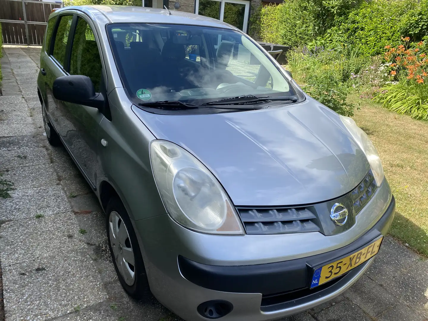 Nissan Note 1.6 Visia Gris - 1