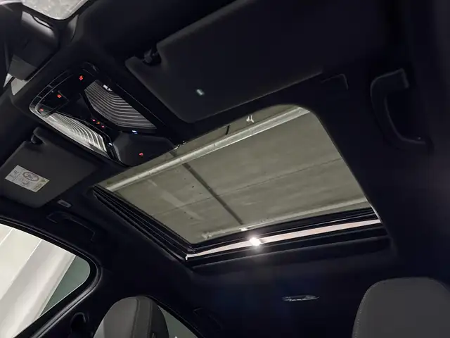 BMW 3 Series view 11