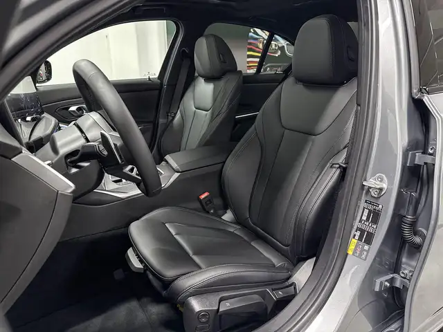 BMW 3 Series view 10