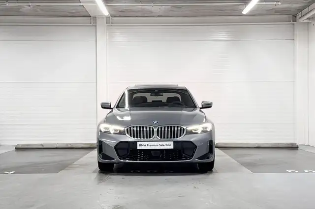BMW 3 Series view 6