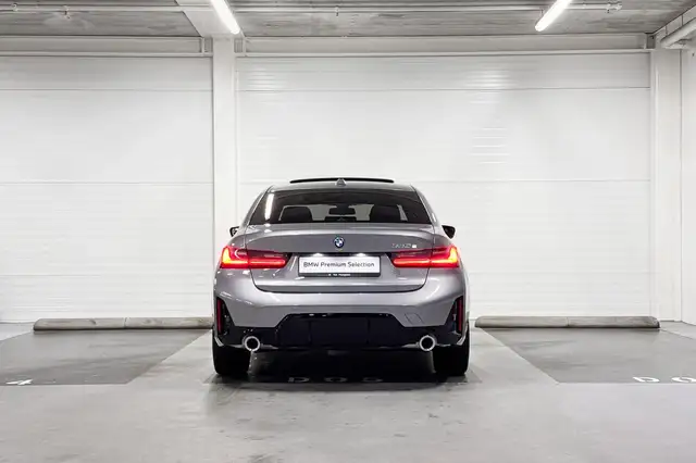 BMW 3 Series view 8