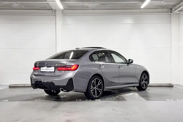 BMW 3 Series view 7
