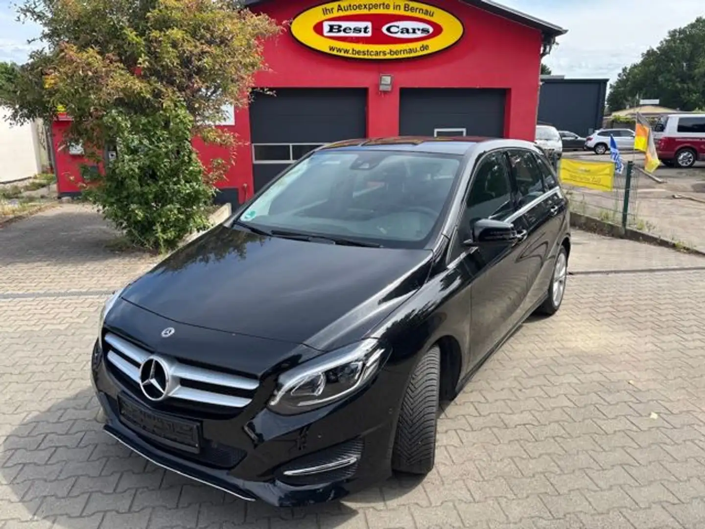 Mercedes-Benz B 200 d Urban Style Edition 4Matic PDC SHZ Temp Navi Sc Schwarz - 1
