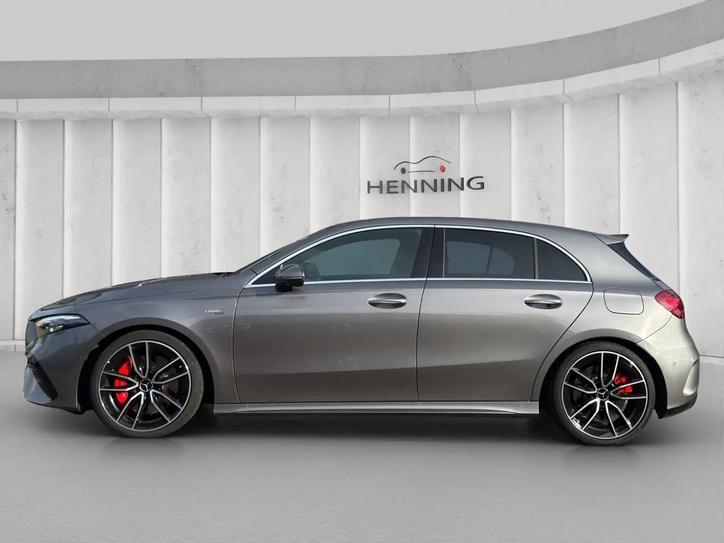 Mercedes-Benz A 35 AMG 4Matic Panorama HUD Sthzg AHK Totw. 19" Grau - 2