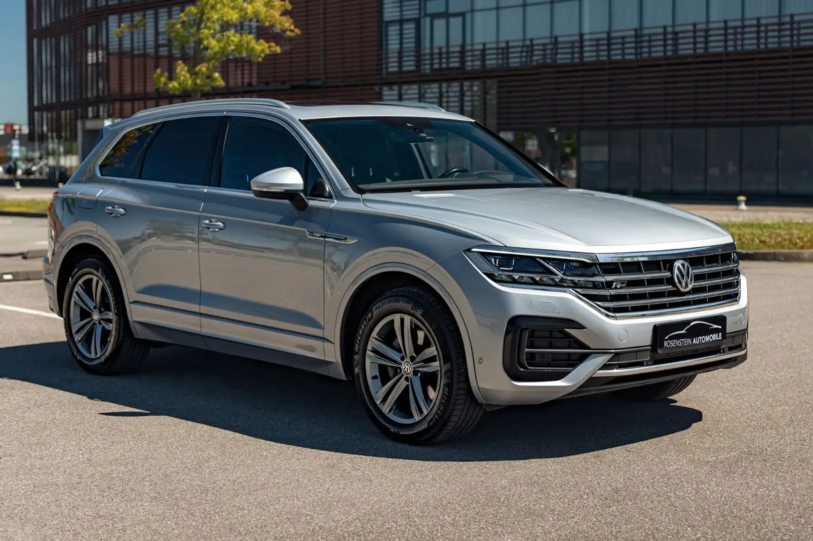 Volkswagen Touareg R-Line 4Motion Pano ACC HUD TotW Silber - 1