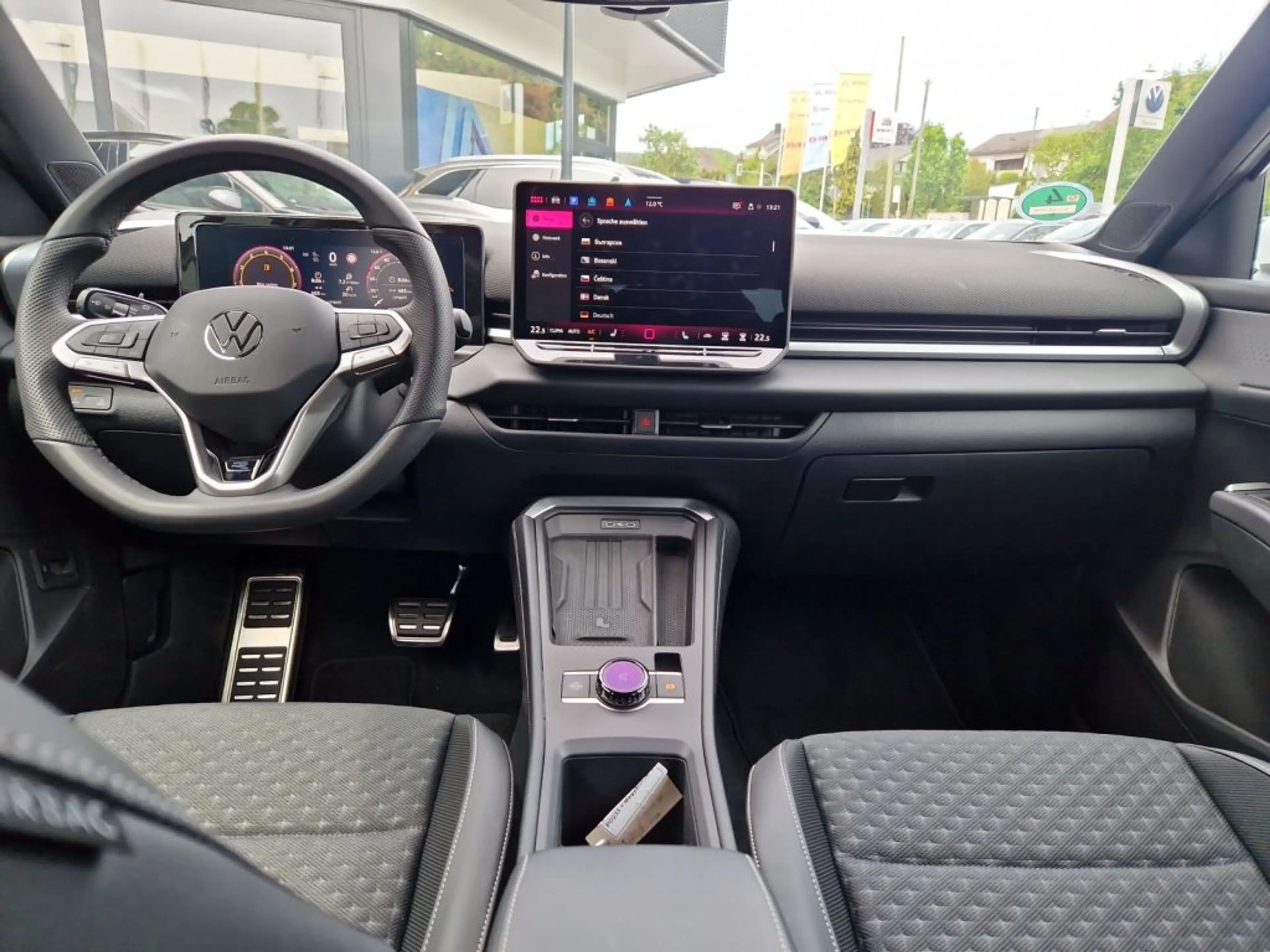 Volkswagen T-Roc 1.5 eTSI OPF DSG R-Line — photo 15