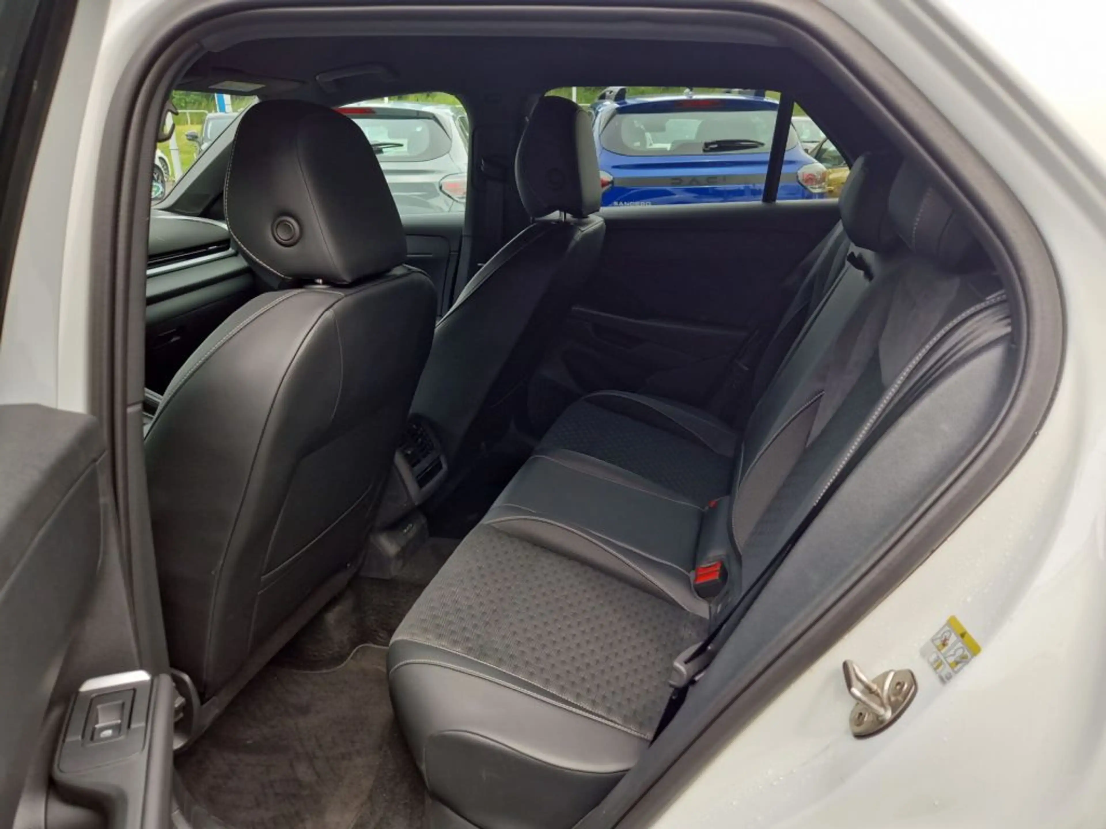 Volkswagen T-Roc 1.5 eTSI OPF DSG R-Line — photo 14