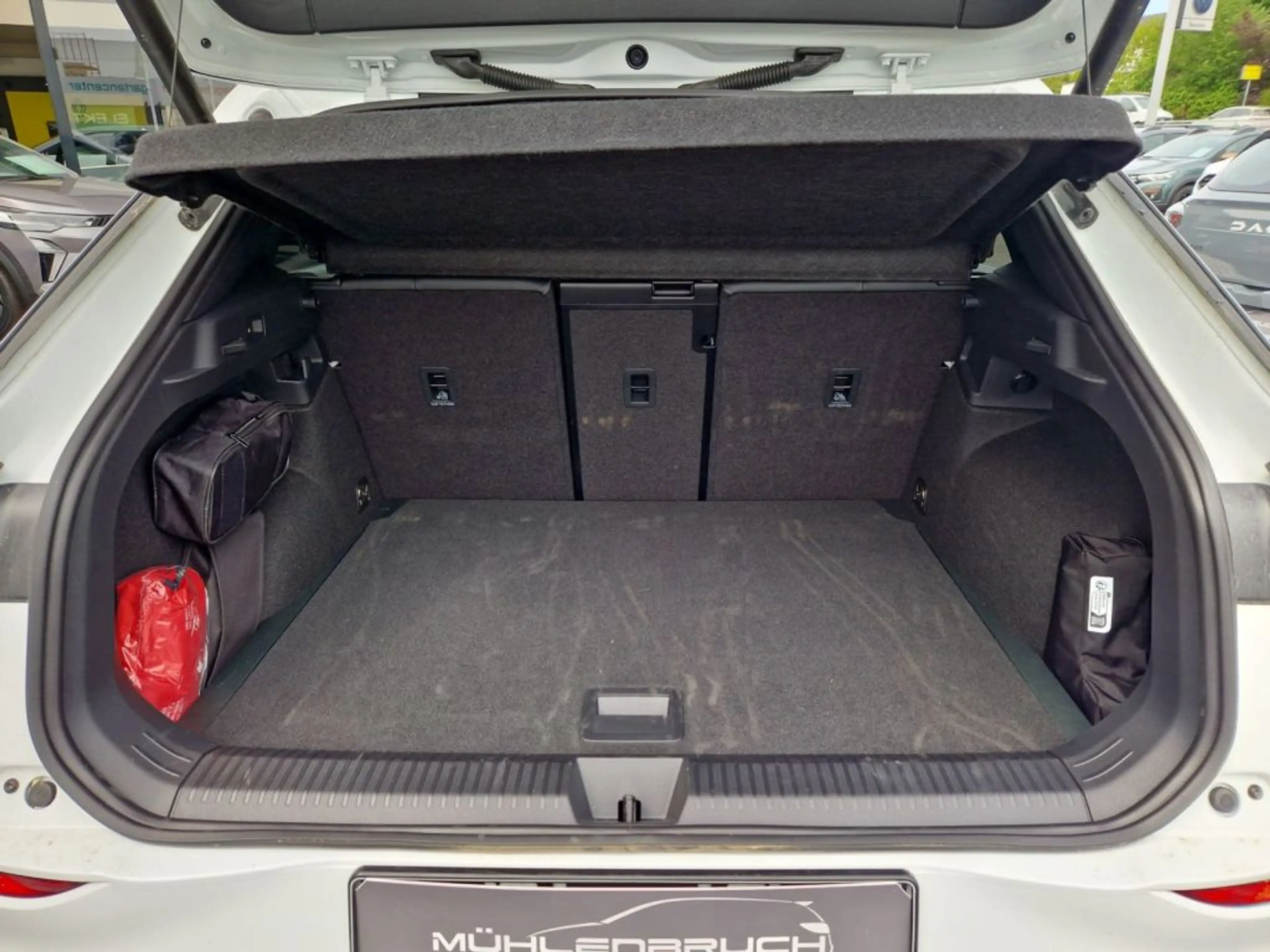 Volkswagen T-Roc 1.5 eTSI OPF DSG R-Line — photo 9