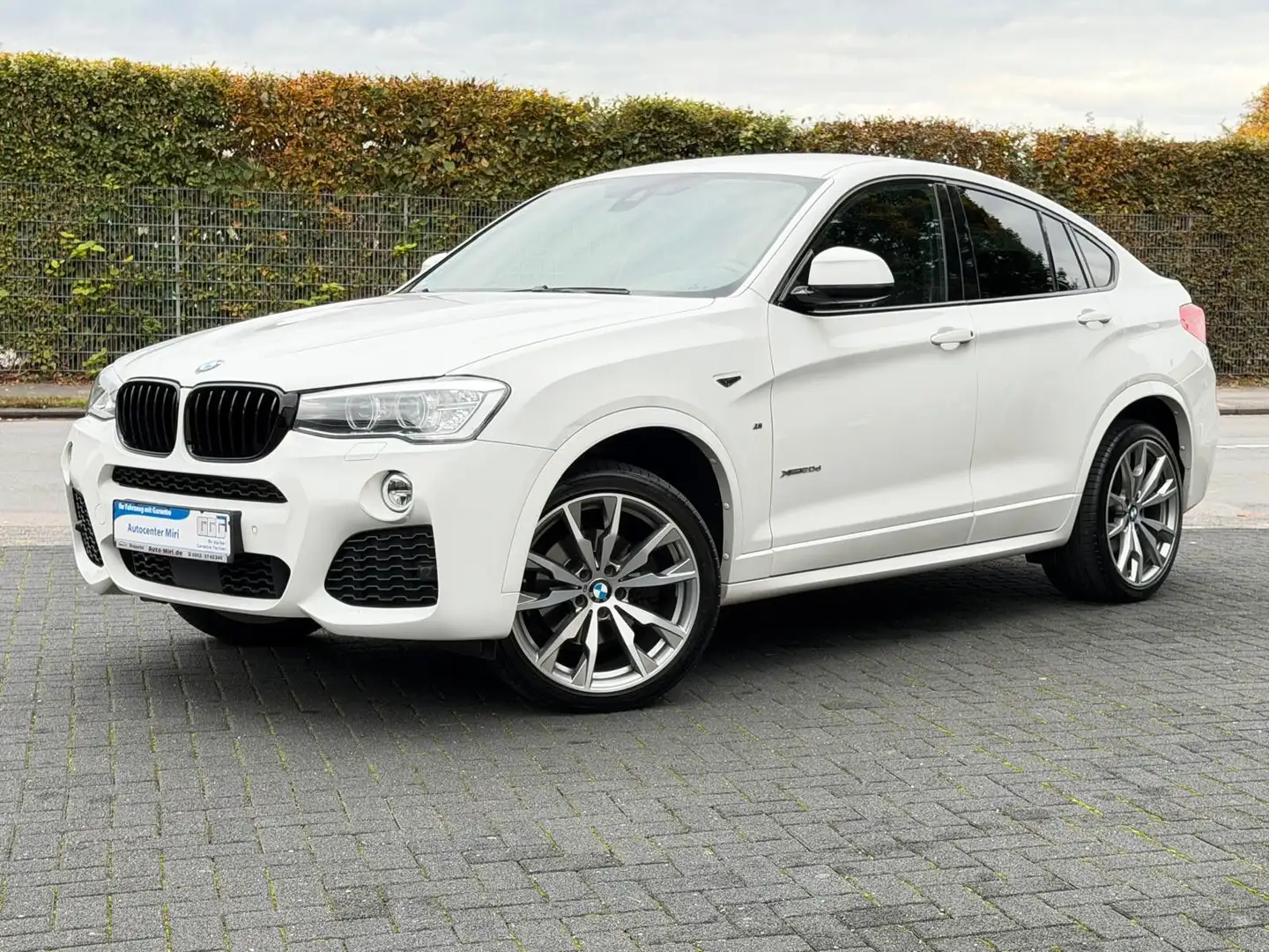 BMW X4 xDrive 20 d M-Sport HUD-Kamera-BiXenon-Leder- Weiß - 2
