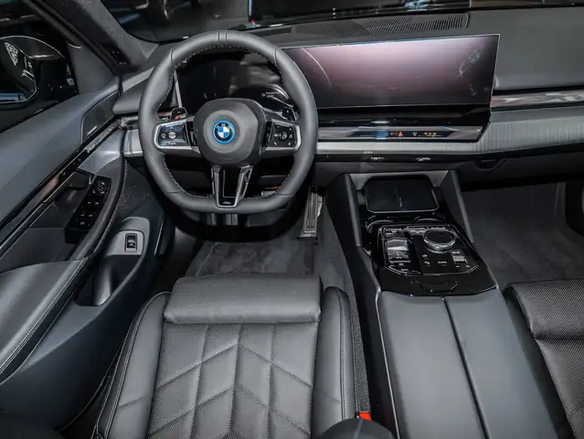 BMW 5 Series view 12
